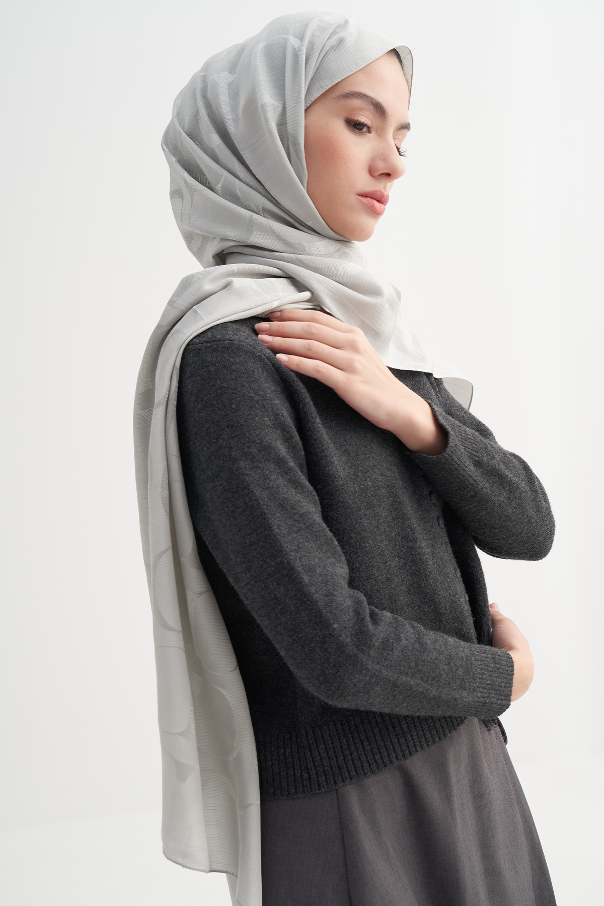 Monogram Desen Rina Floş Jakar Şal Gümüş