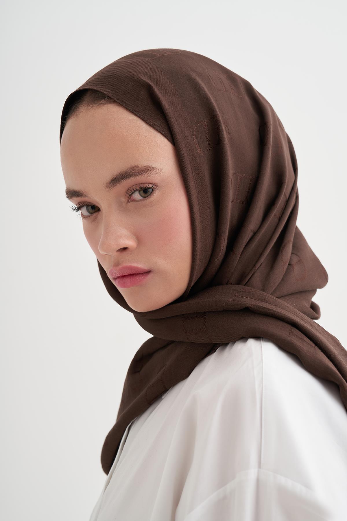 Monogram Desen Liora Pamuk Şal Acı Kahve