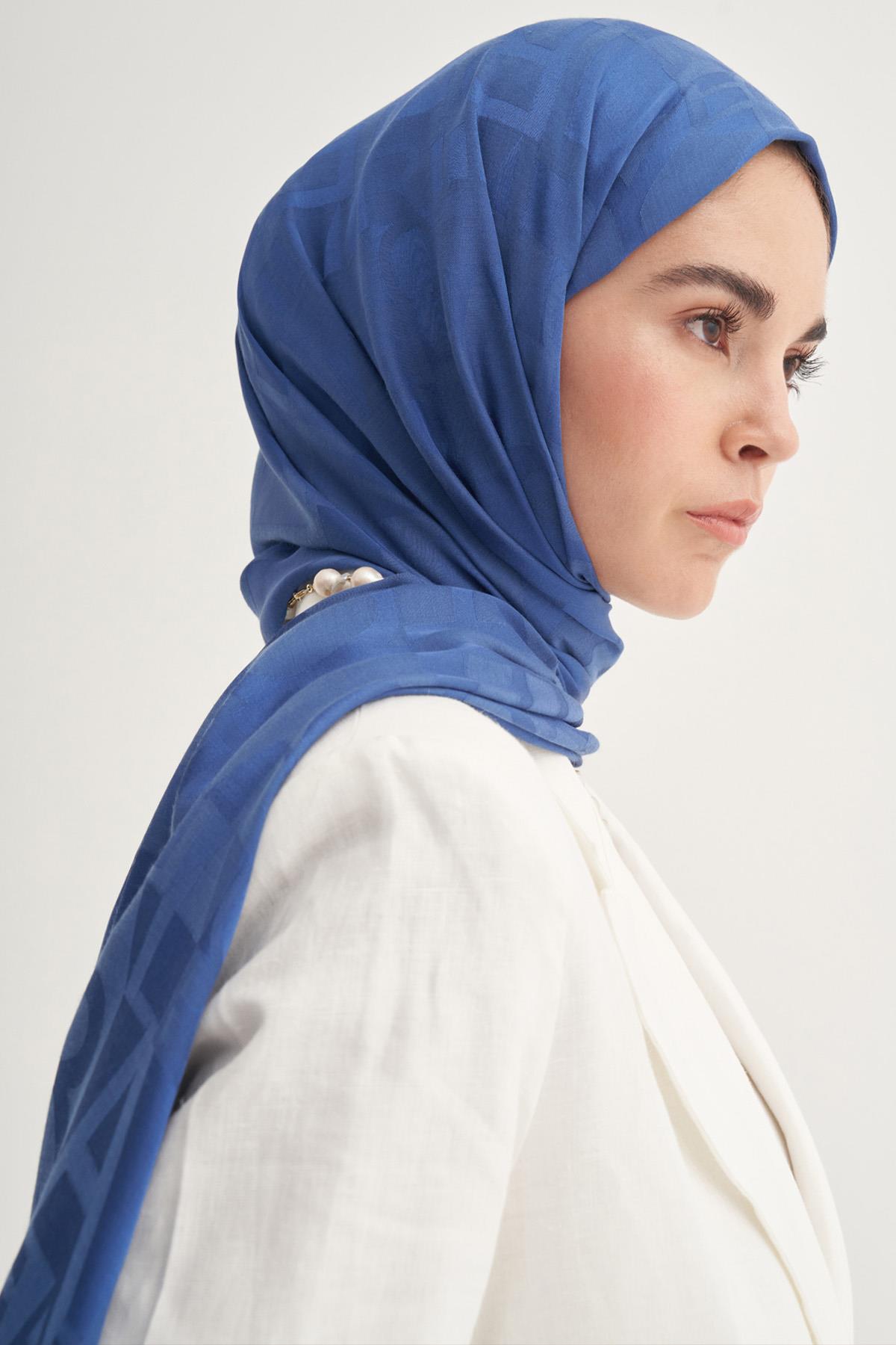 Yazı Desen Jakar İtalyan İpekli Şal İndigo