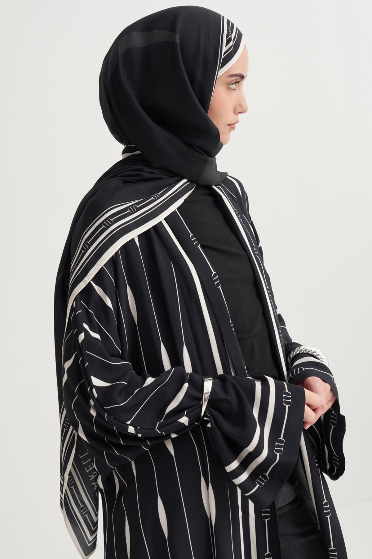 Zyra Monogram Floş Şal Siyah