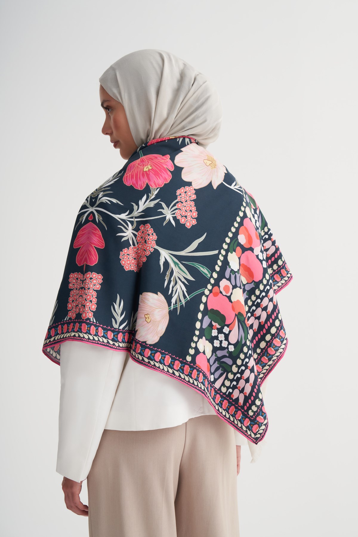 Flower Premium Omuz Şalı