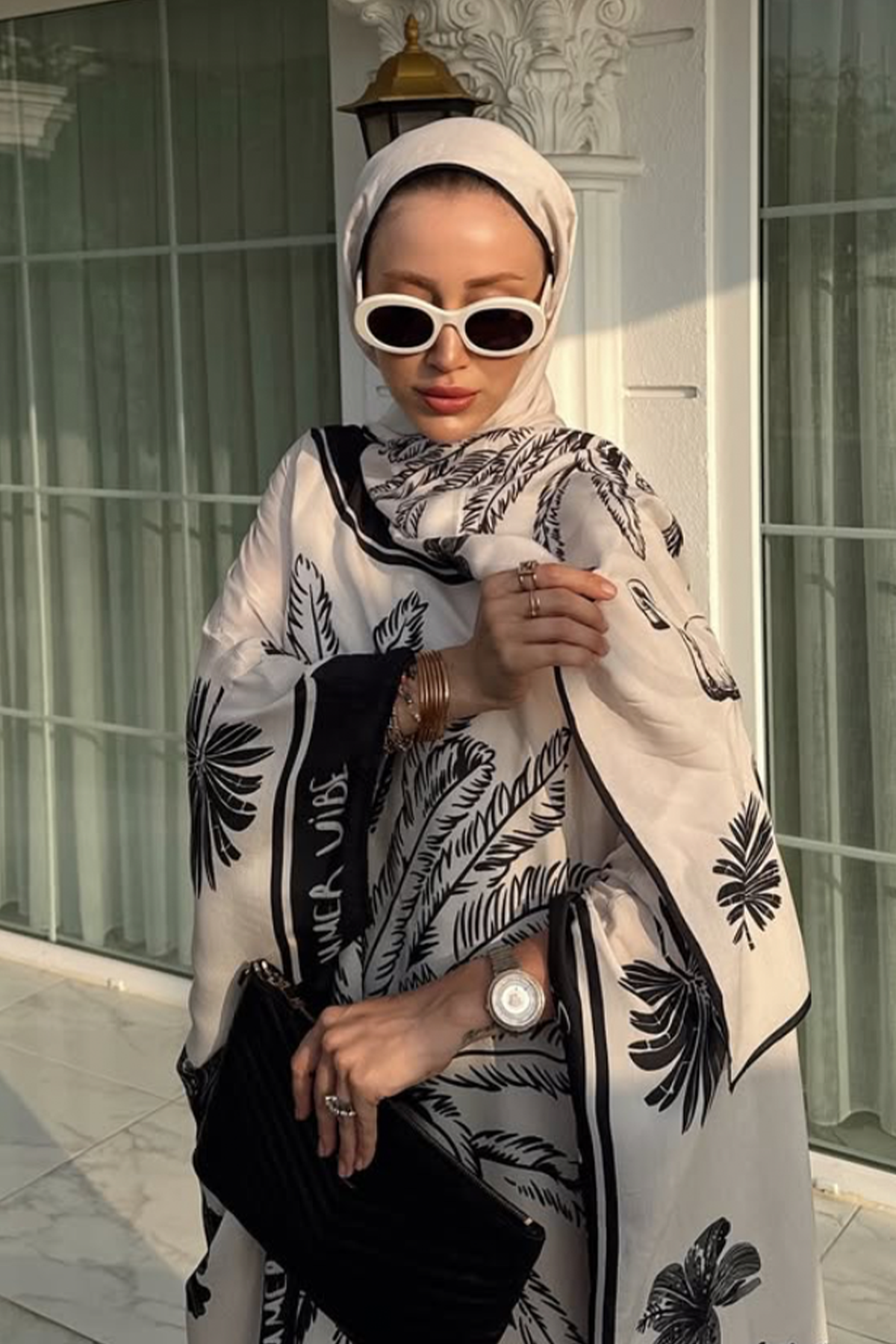 Seda Aydının Tercihi Noir Çiçekli Monogram Floş Şal Krem