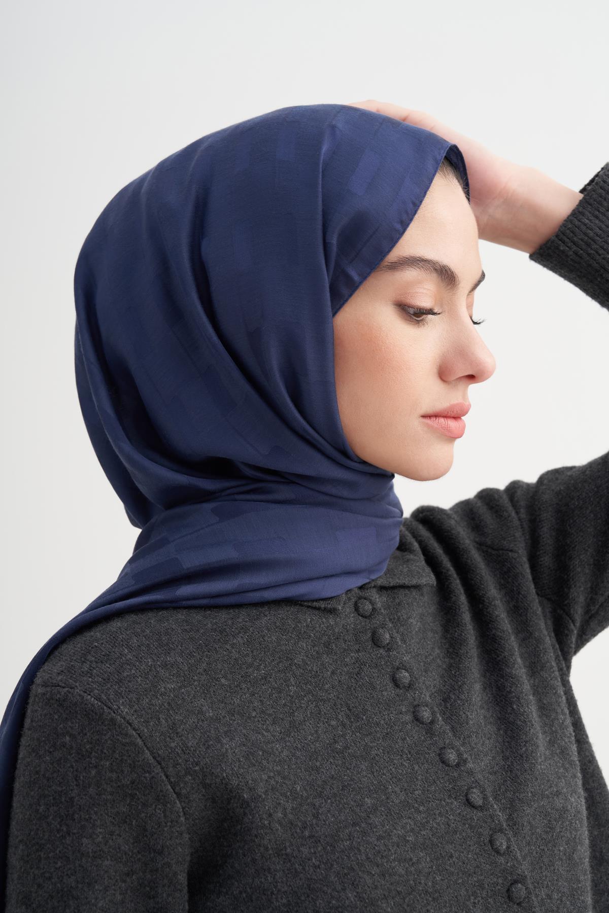 Küpçizgi Jakar İtalyan İpekli Şal Lacivert