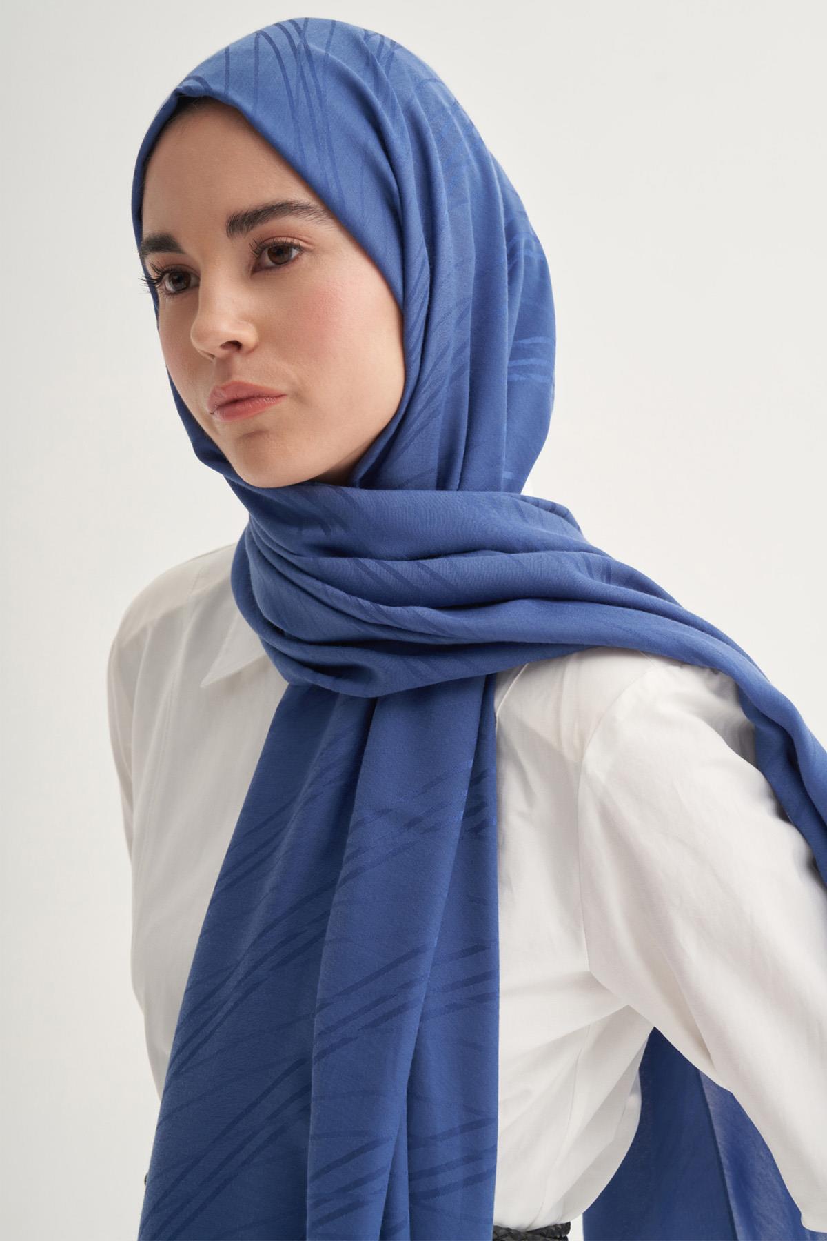 Simetrik Jakar İtalyan İpekli Şal İndigo