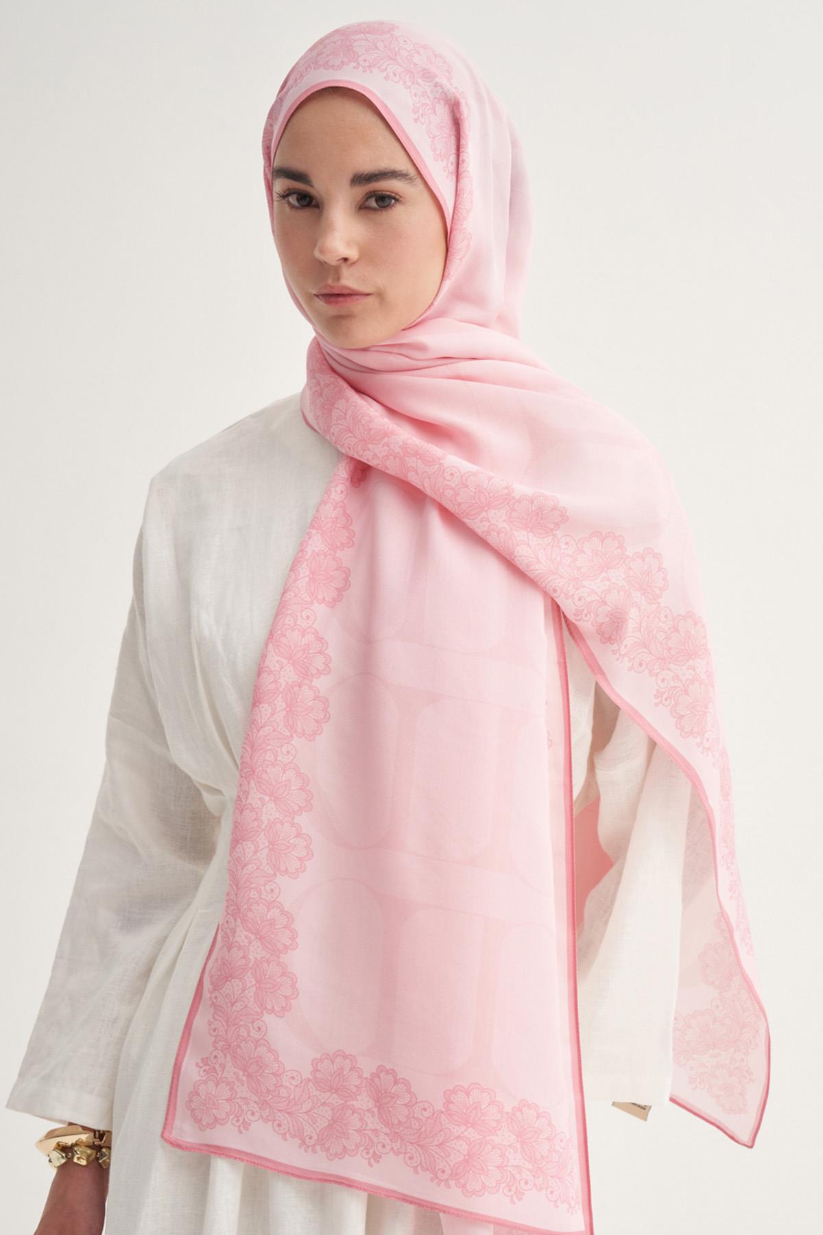 Floral Monogram Floş Şal Şeker Pembesi