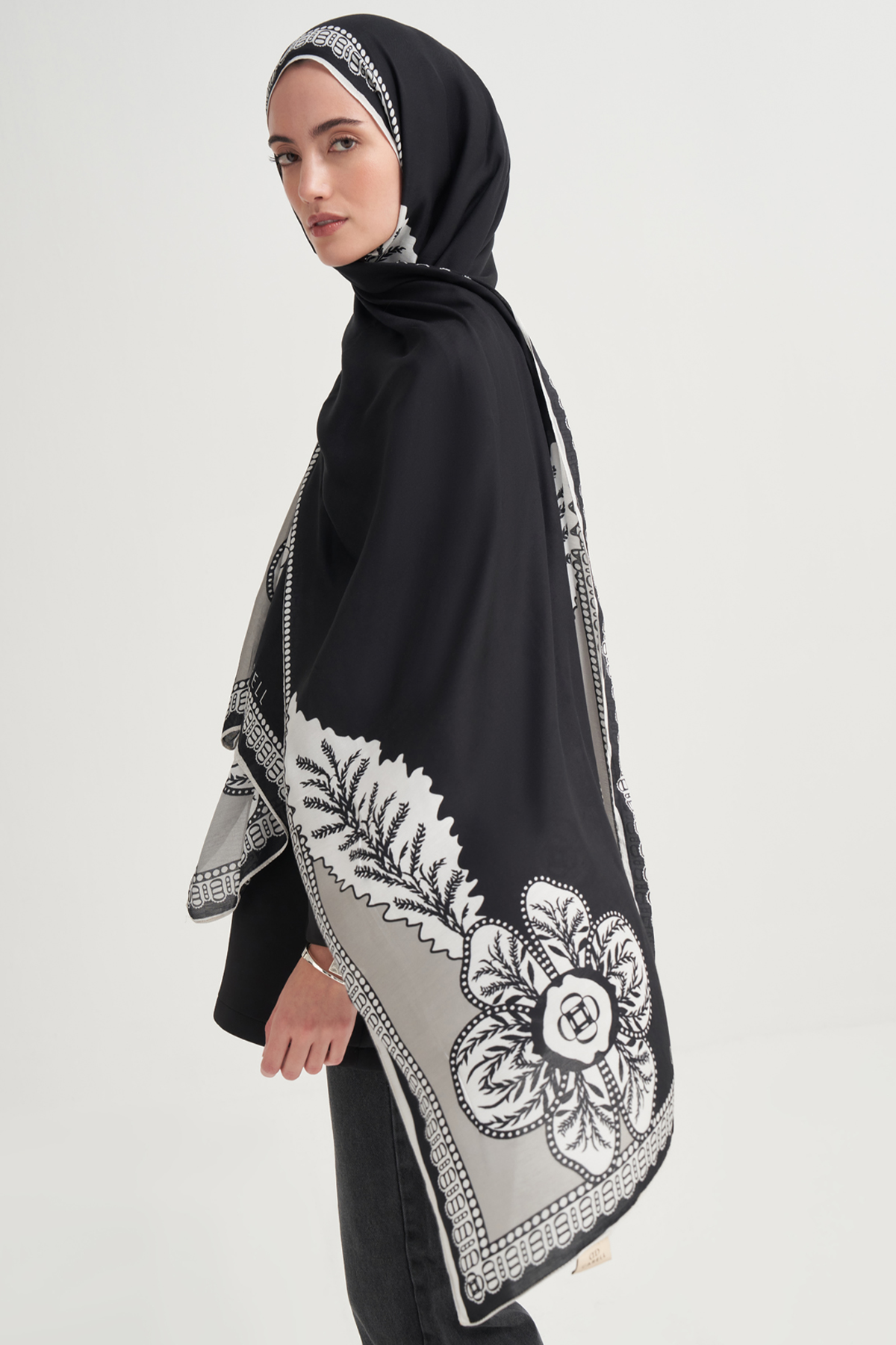 Liva İncira Viskon Şal Siyah