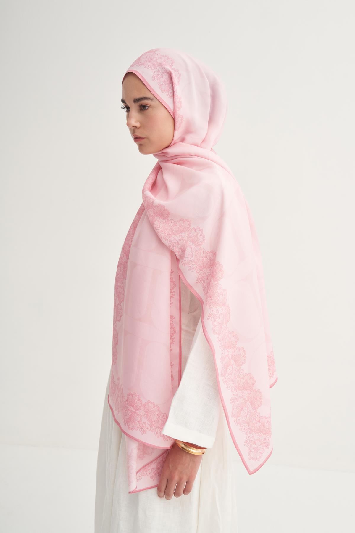 Floral Monogram Floş Şal Şeker Pembesi