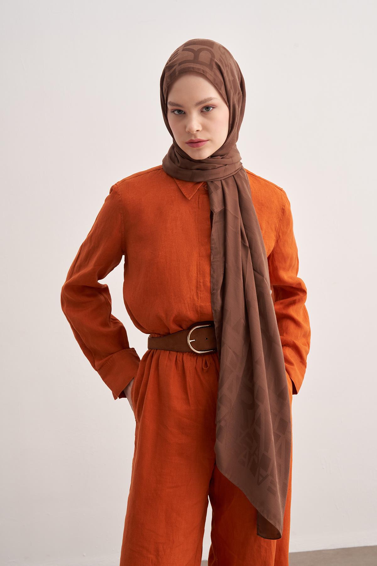 Yazı Desen Jakar İtalyan İpekli Şal Küllü Kahve