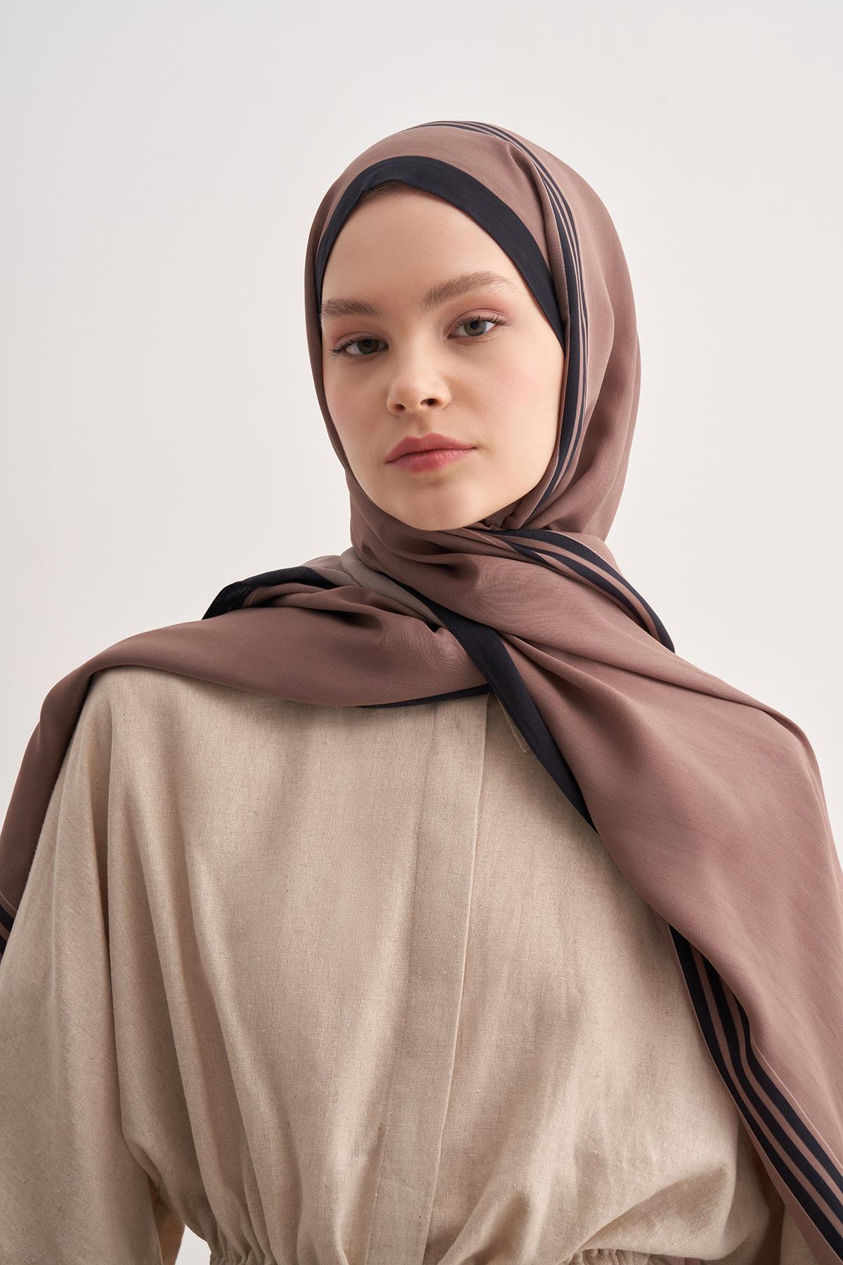 Mono Sütlü Kahve Monogram Floş Şal