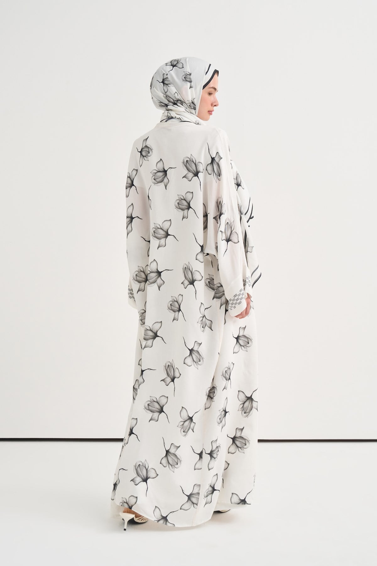 Lilia Floş Abaya Ekru