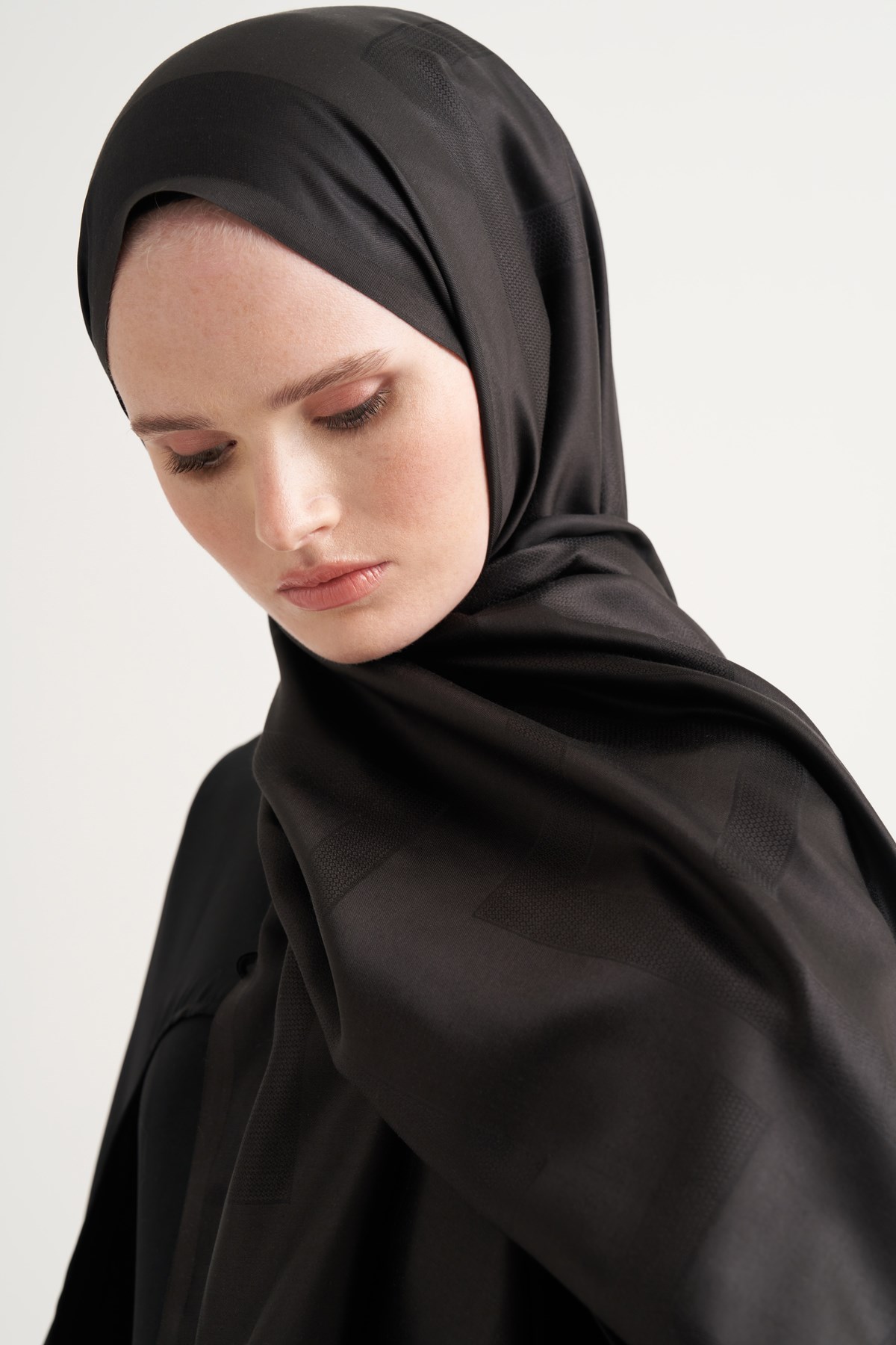 Elira Jakarlı İpek Şal Siyah
