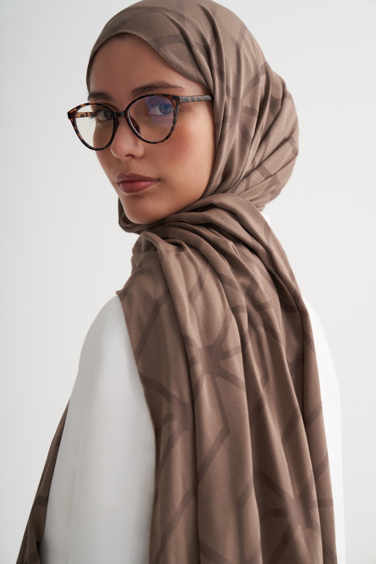 Vence Çift Taraflı Geometrik Desen İpek Şal Vizon