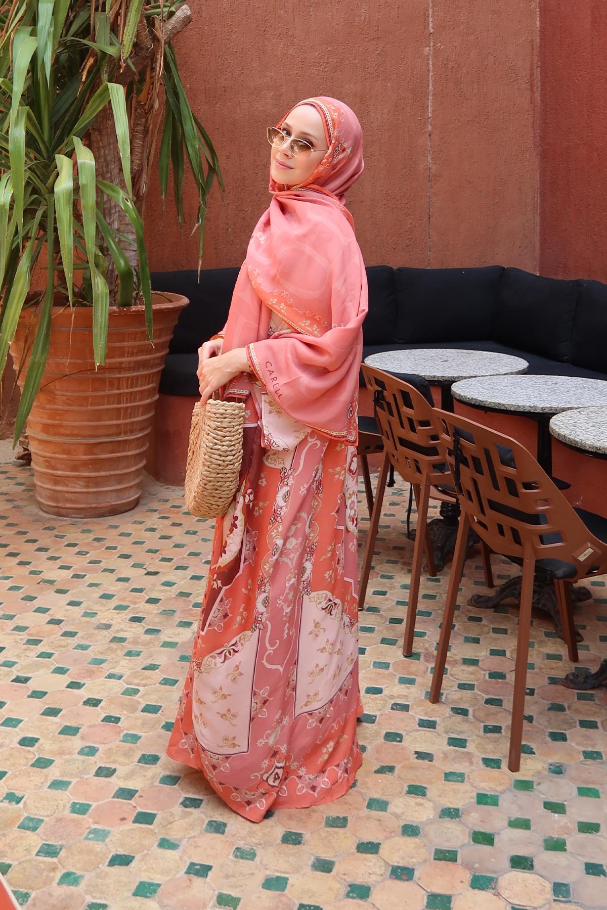 Feyza Hakyemezin Tercihi Maknesa Mercan Floş Kaftan