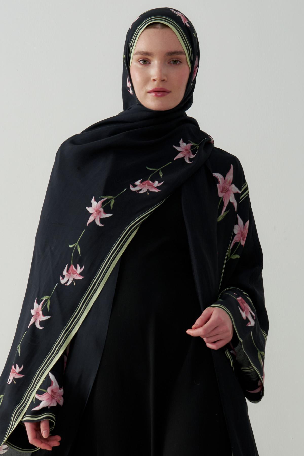 Blooming Monogram Floş Şal Siyah