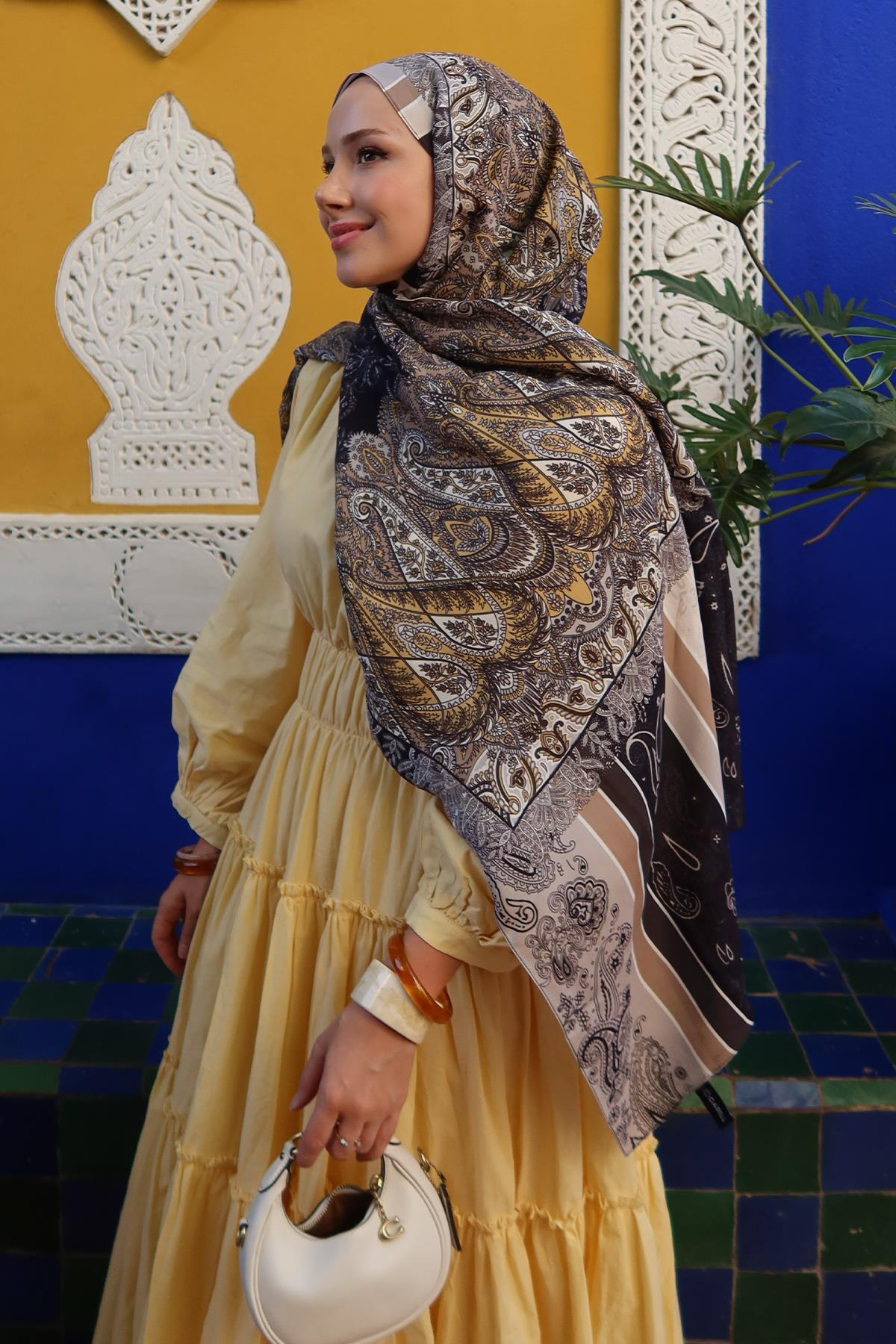 Feyza Hakyemezin Tercihi Ivory Vizon Vela Floş Şal