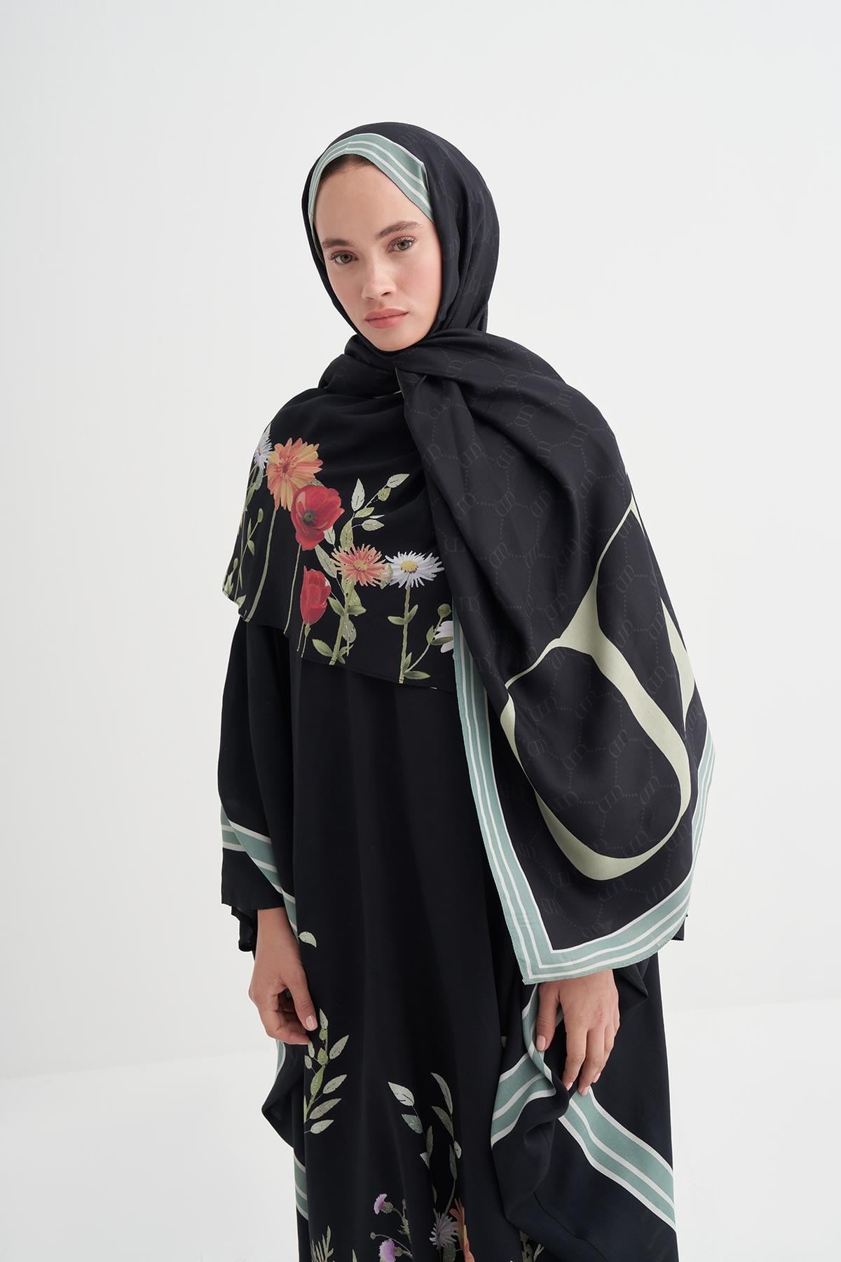 Blossom Monogram Floş Şal Siyah