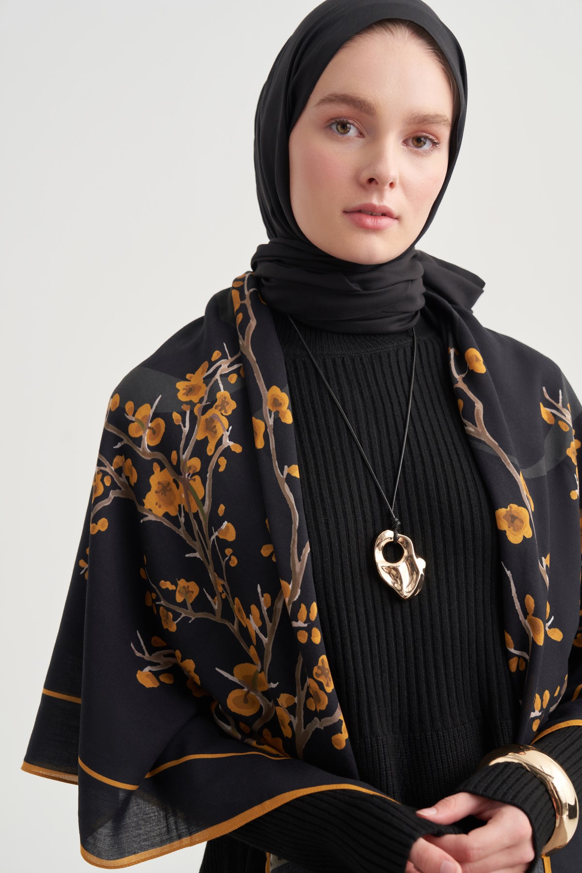 Sakura Desen Norena Yünlü Omuz Şalı Gold