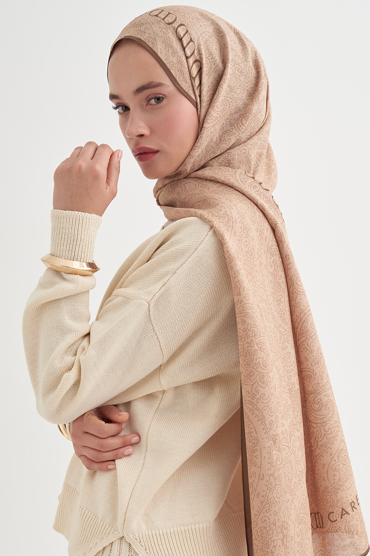 Elenora Monogram Floş Şal Sütlü Kahve