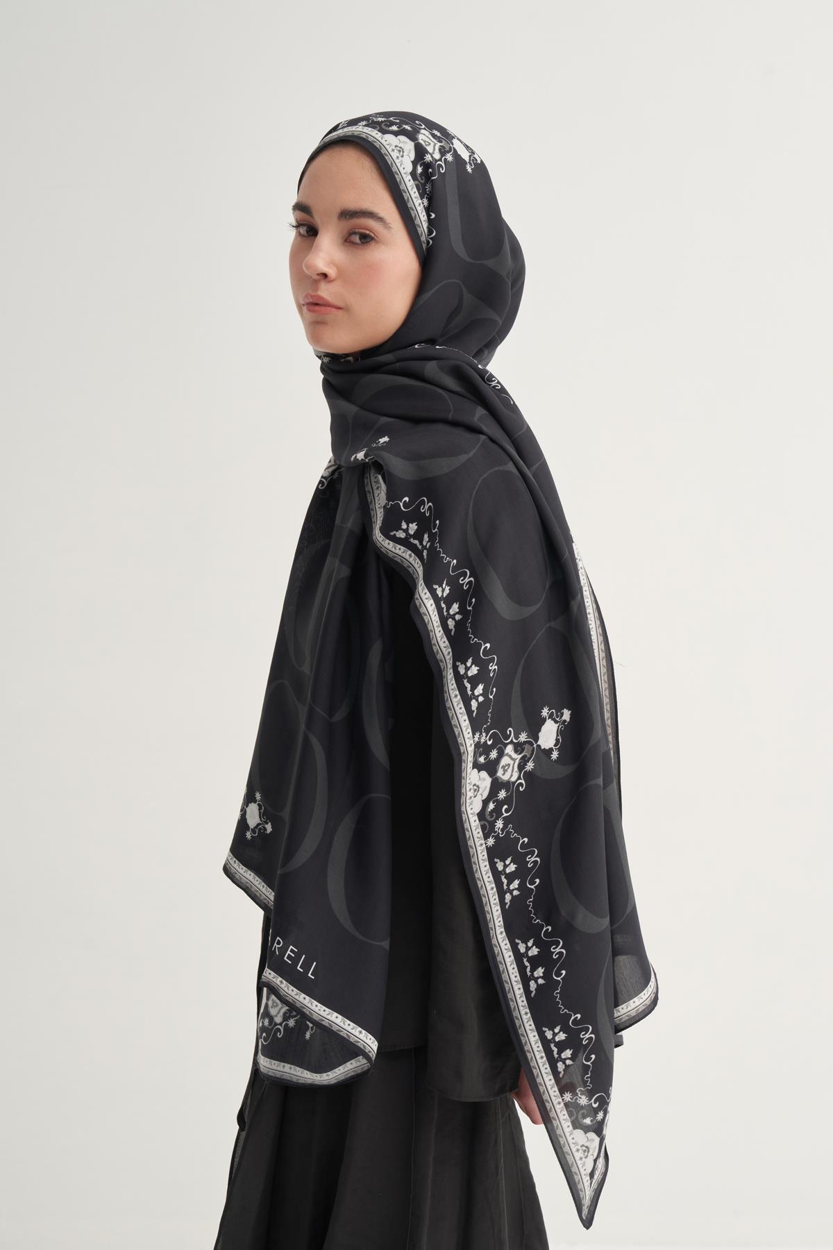 Luxe Çiçekli Monogram Floş Şal Siyah