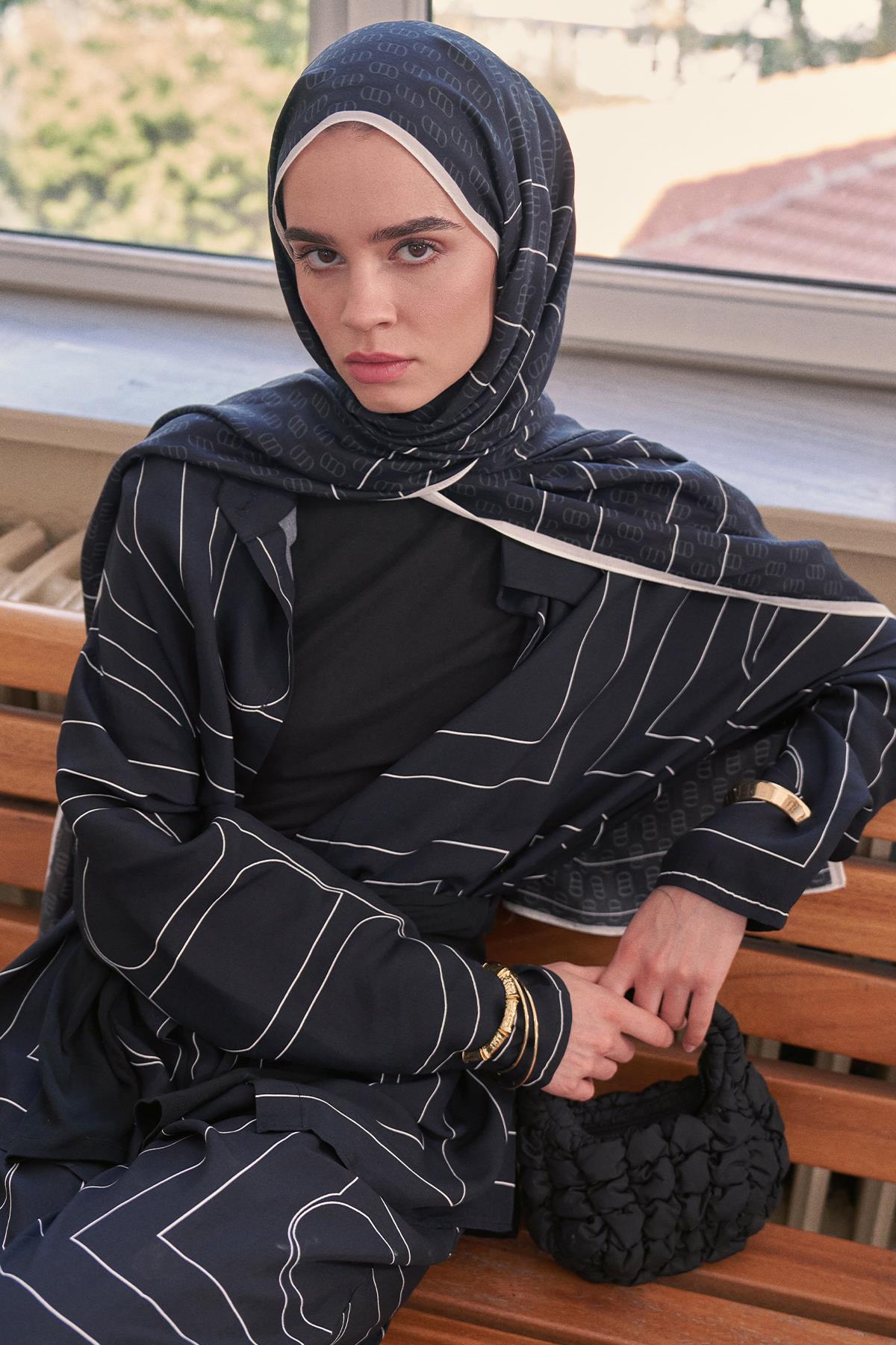 Shine Monogram Floş Şal Siyah