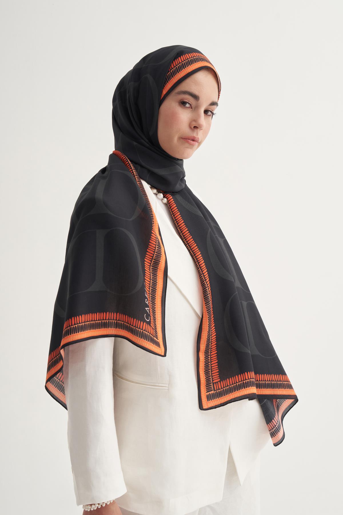 Side Monogram Floş Şal Siyah