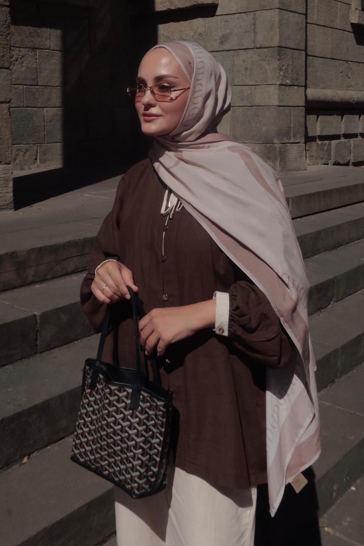 Aleyna Ataların Tercihi Aura Monogram Floş Şal Sütlü Kahve