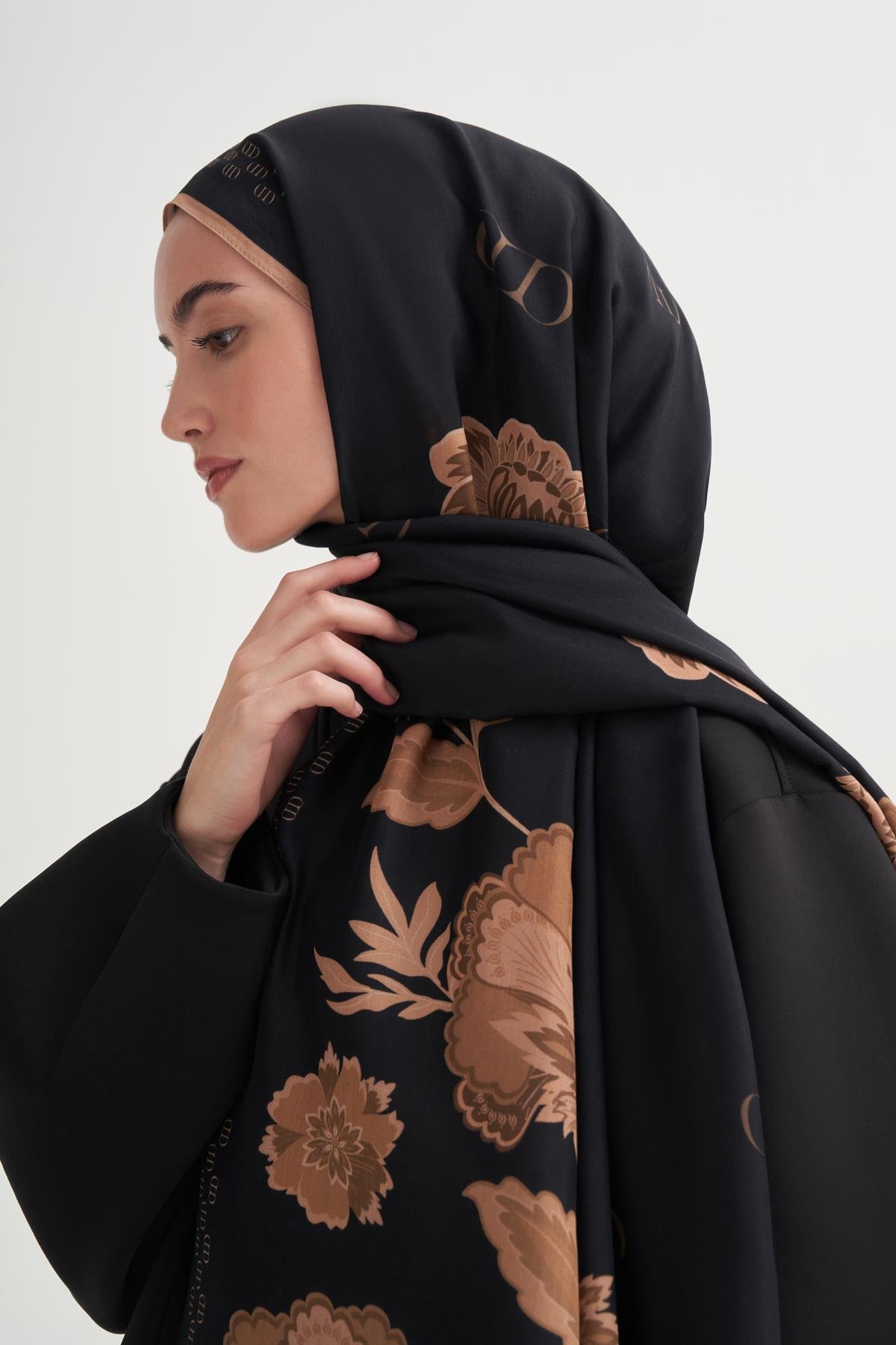 Golden Monogram Floş Şal Siyah