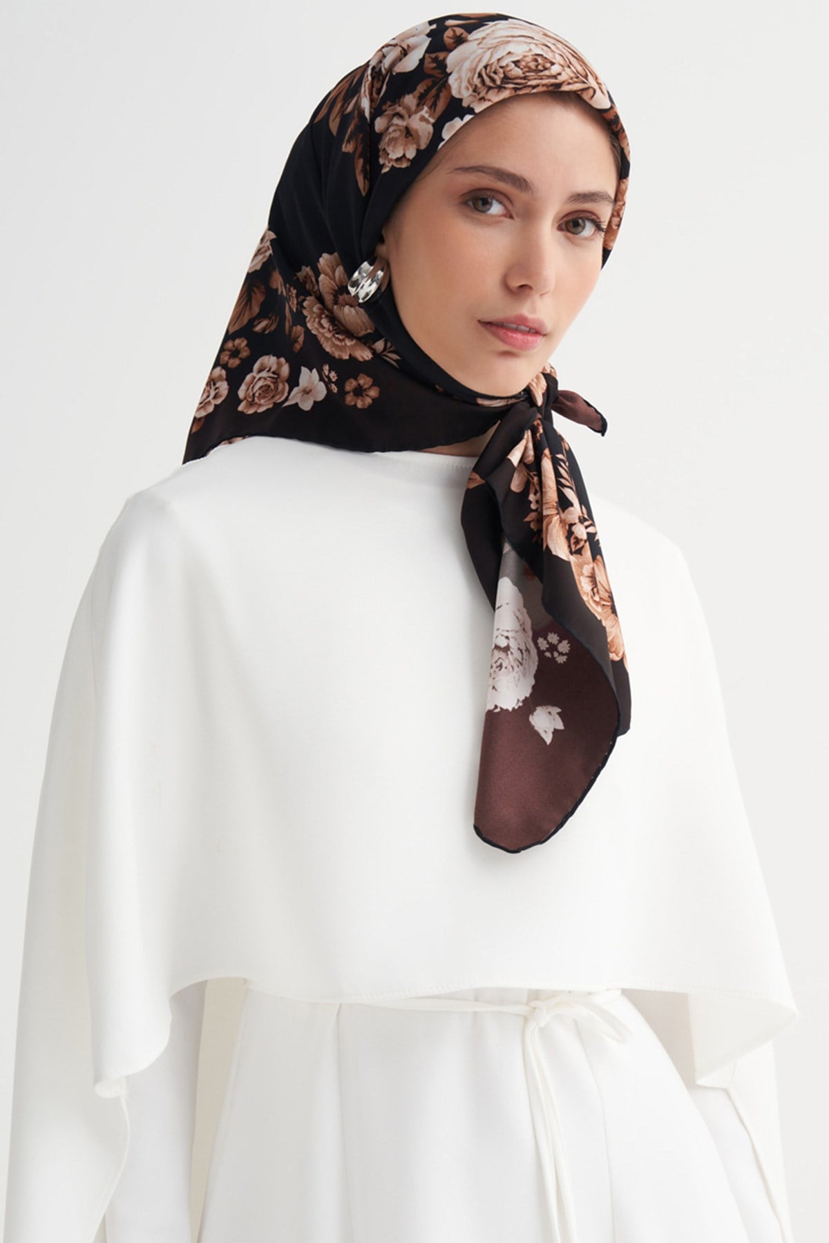 Rosalin Siyah Twill Eşarp