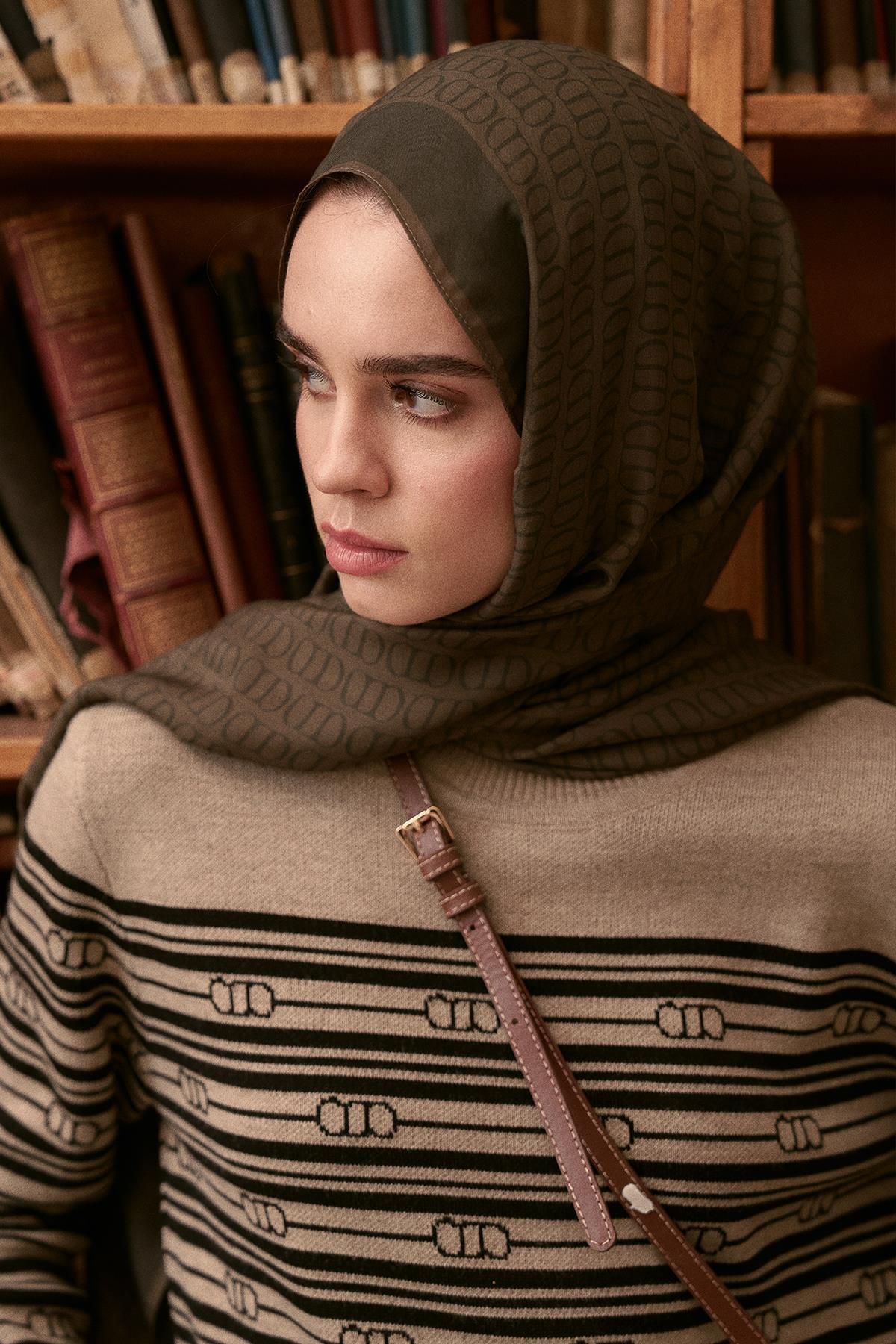 Vector Monogram Floş Şal Çikolata Kahve