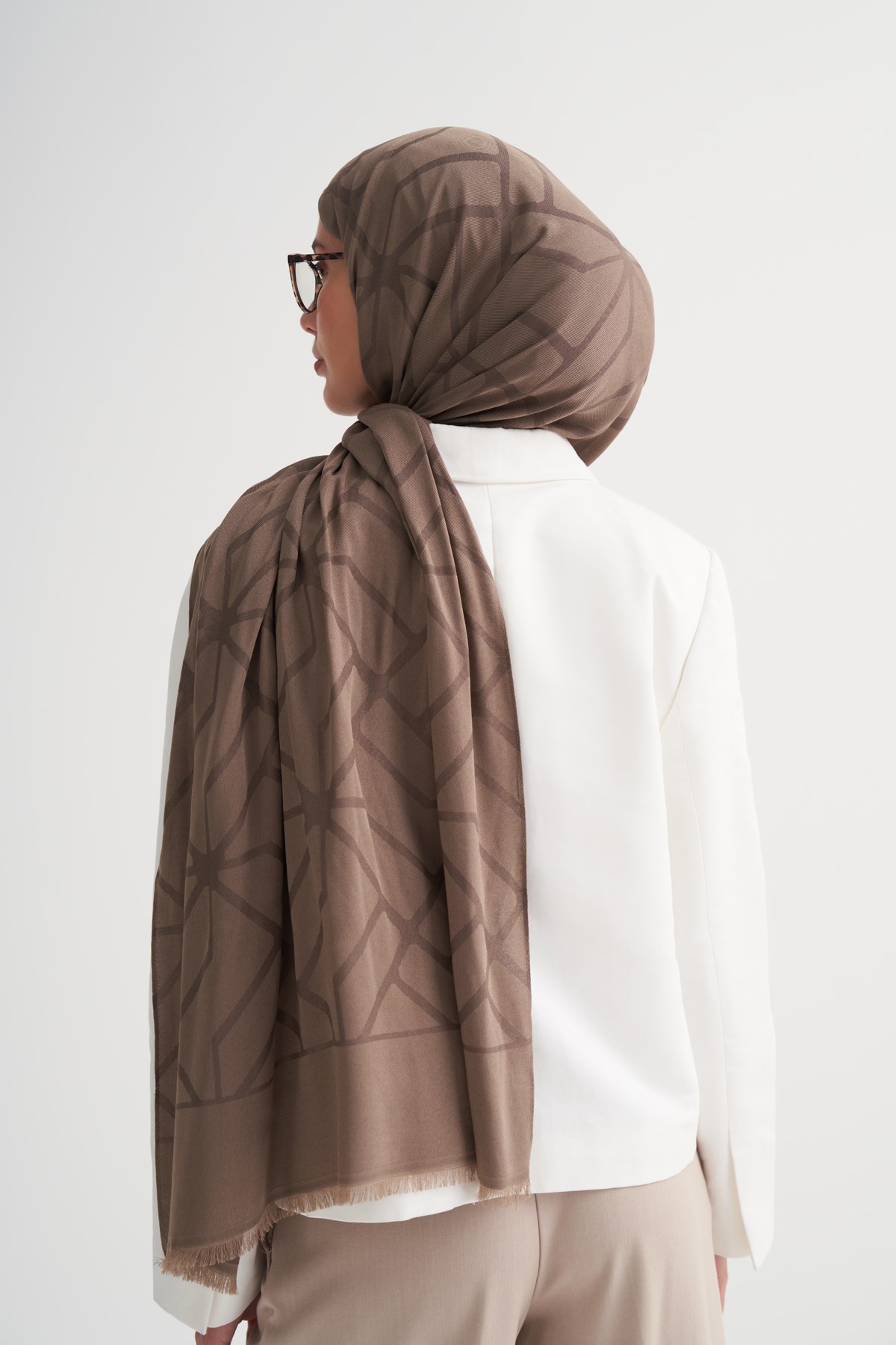 Vence Çift Taraflı Geometrik Desen İpek Şal Vizon