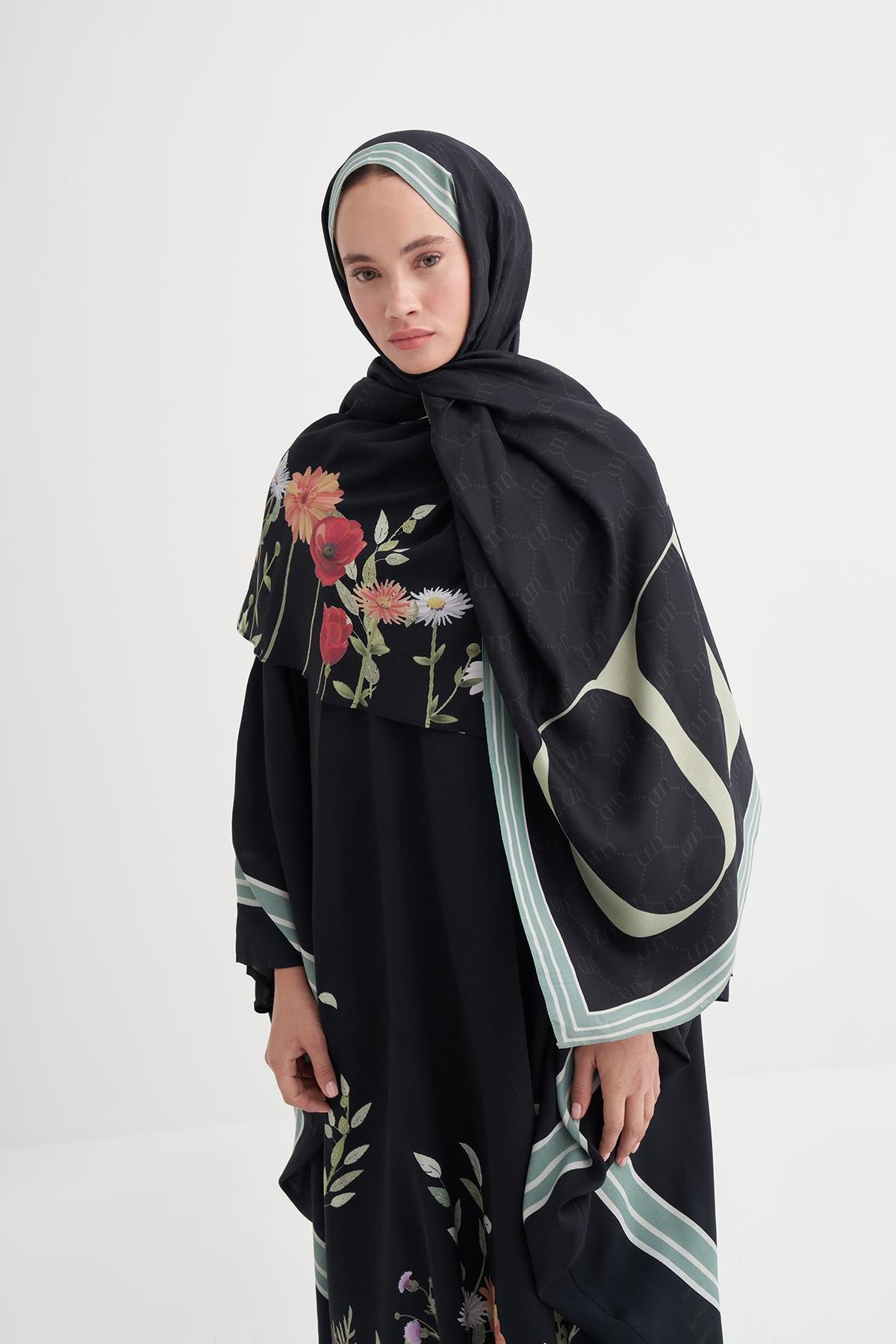 Blossom Monogram Floş Şal Siyah