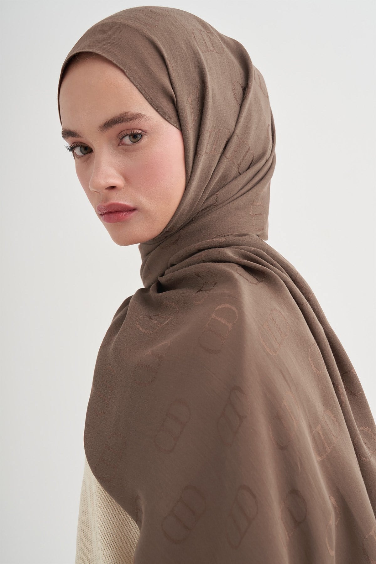 Monogram Desen Liora Pamuk Şal Vizon