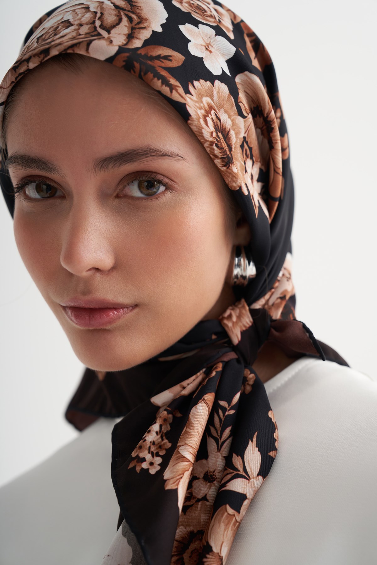 Rosalin Siyah Twill Eşarp