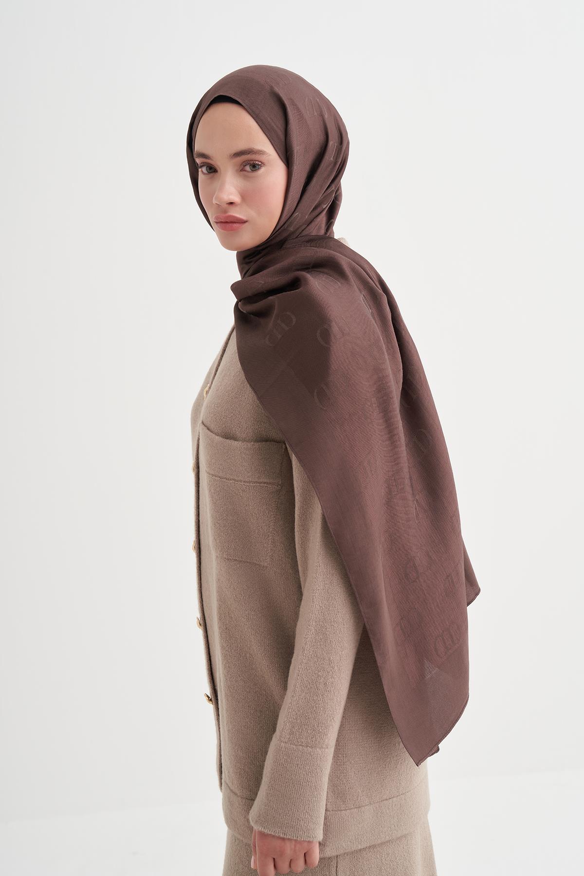 Monogram Desen Liora Pamuk Şal Sütlü Kahve