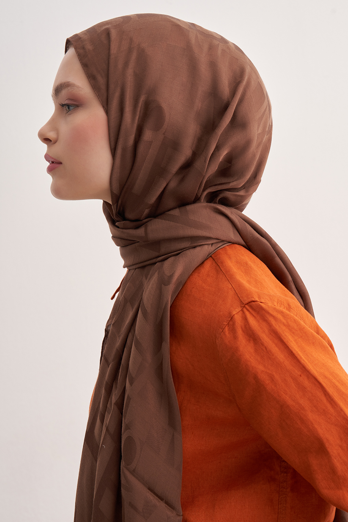 Yazı Desen Jakar İtalyan İpekli Şal Küllü Kahve