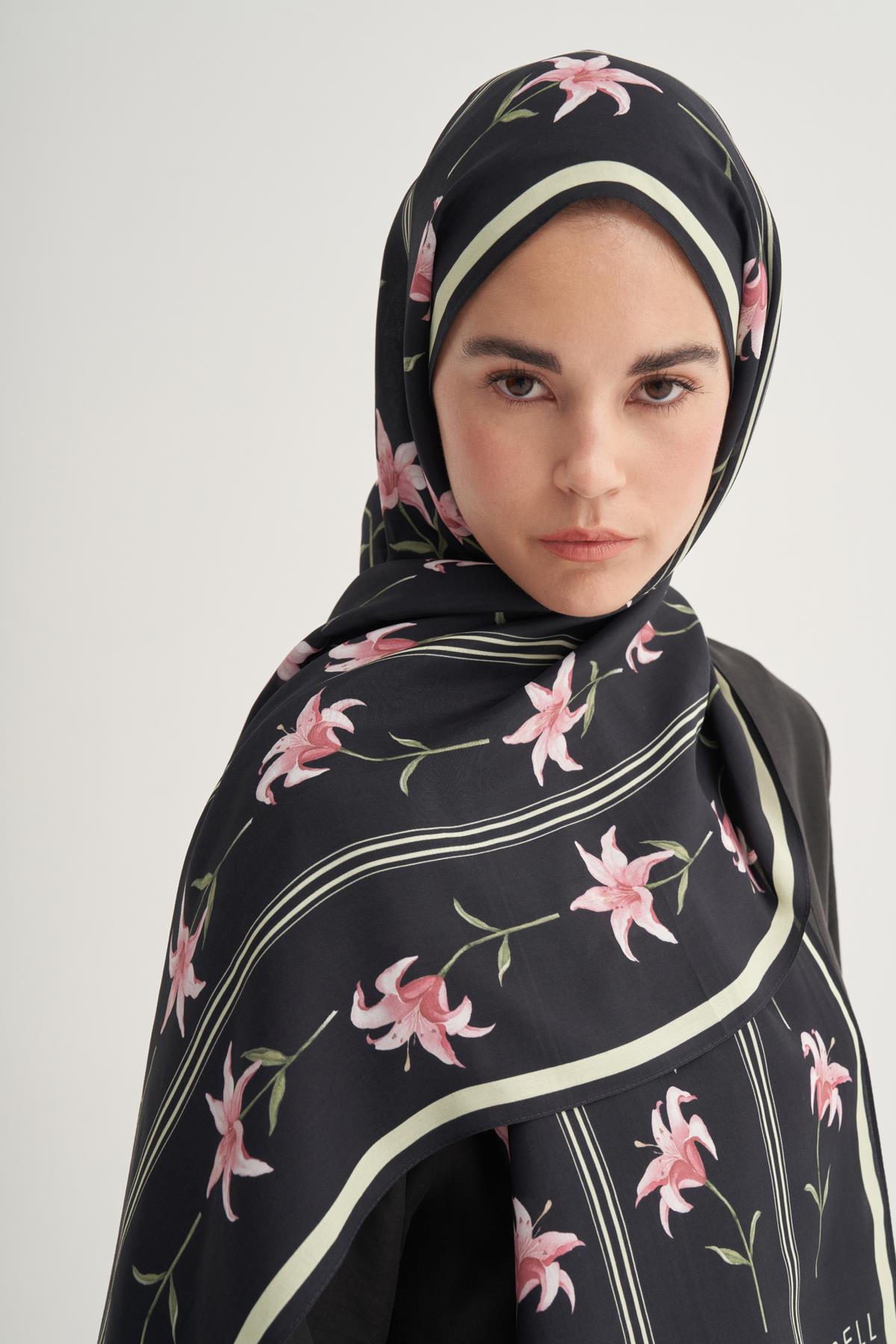 Blooming Çiçekli Floş Şal Siyah