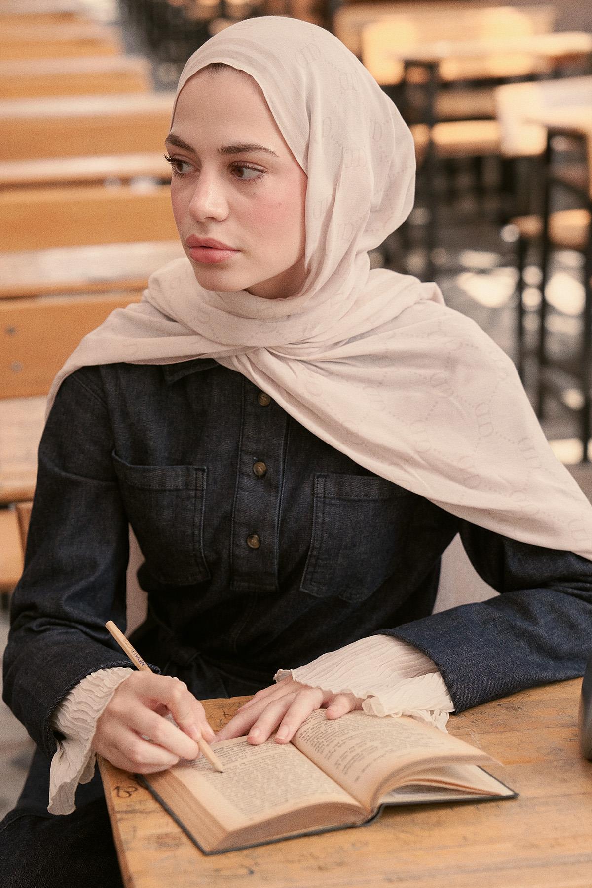 Grace Monogram Floş Şal Bej