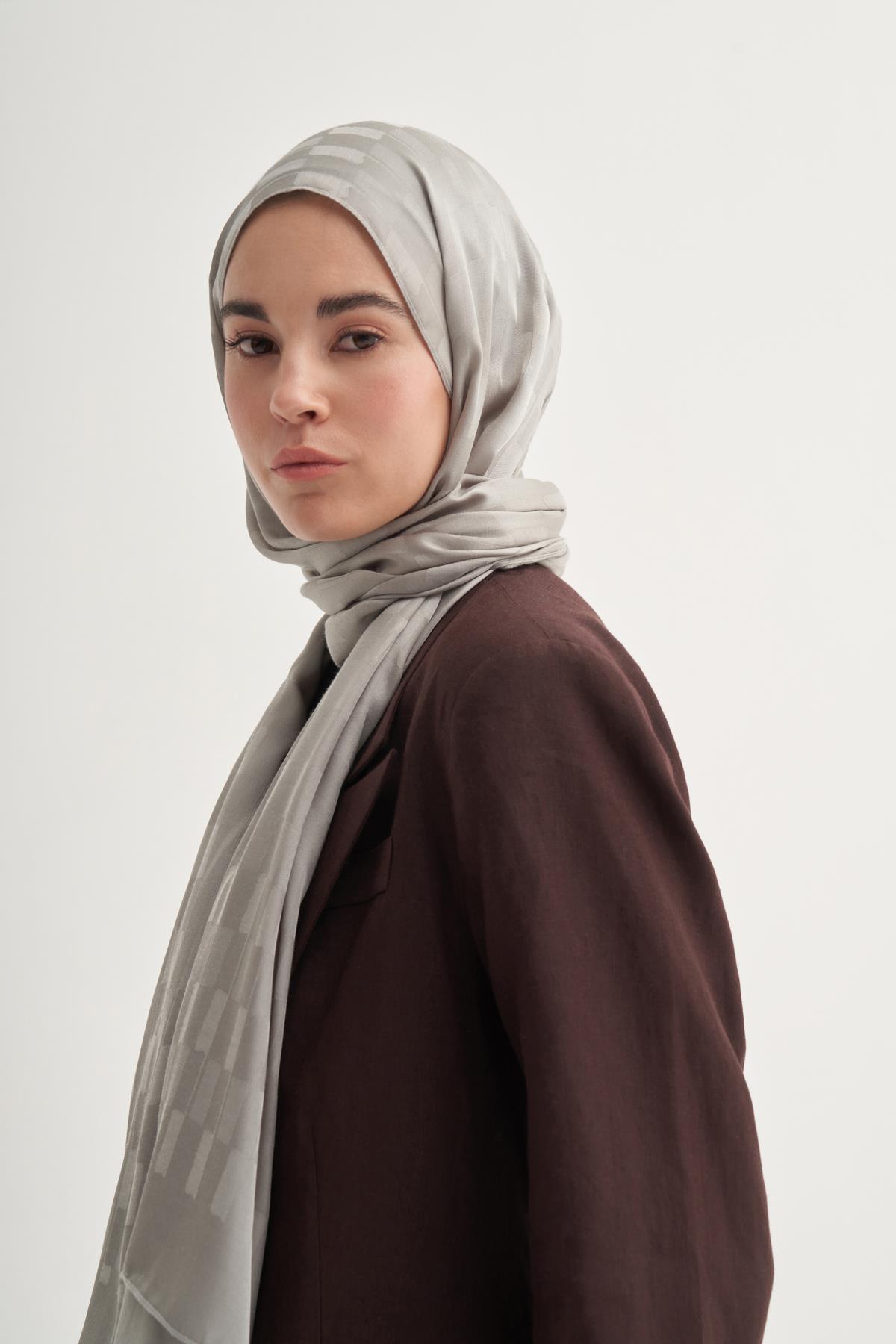 Küpçizgi Jakar İtalyan İpekli Şal Açık Gri