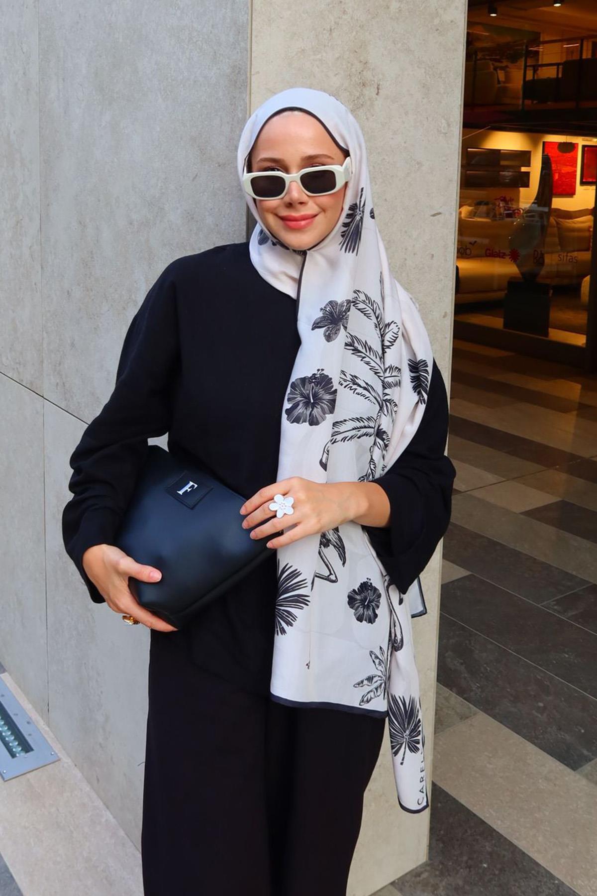 Feyza Hakyemezin Tercihi Noir Çiçekli Monogram Floş Şal Krem