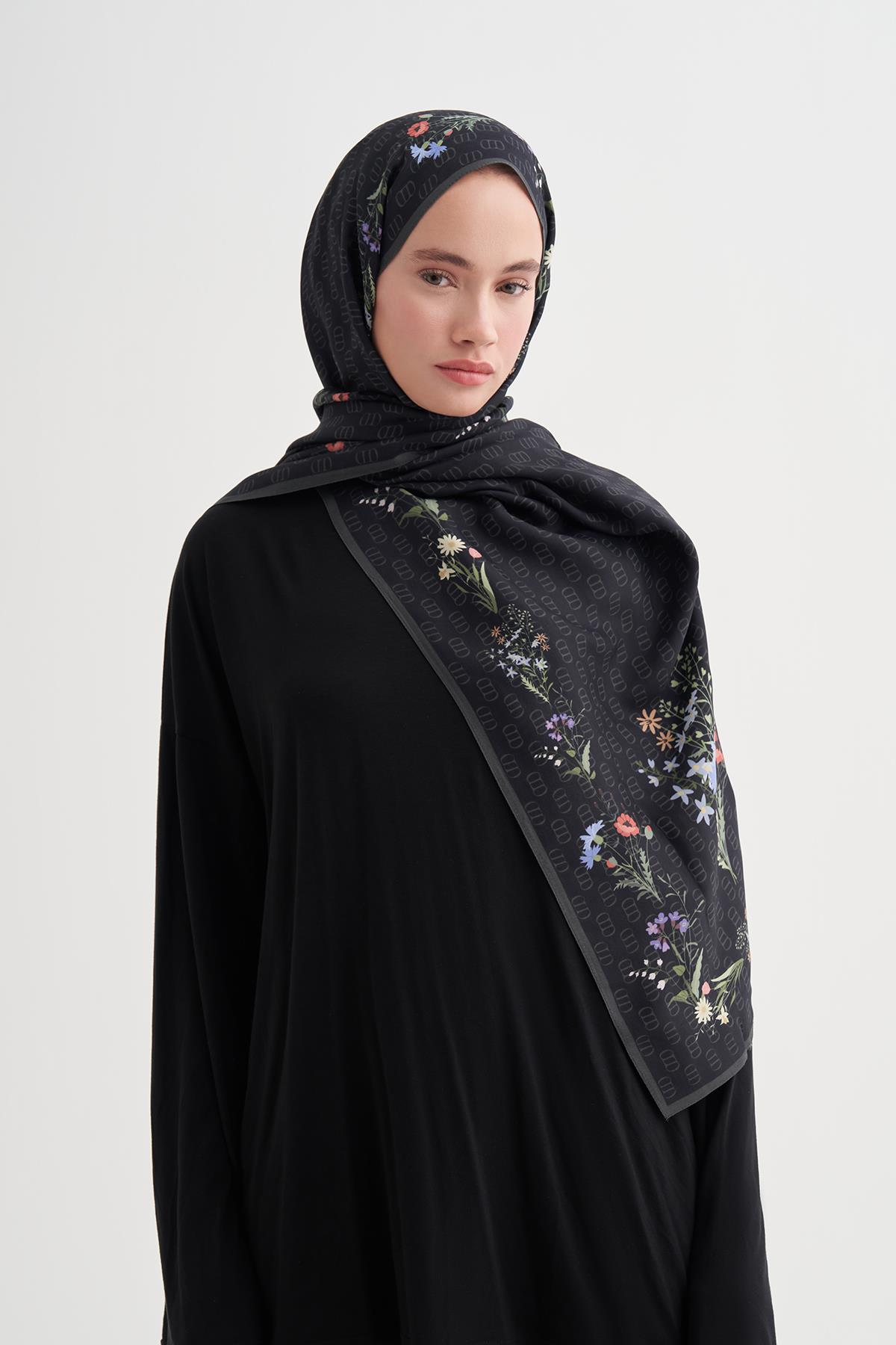 Buket Monogram Floş Şal Siyah