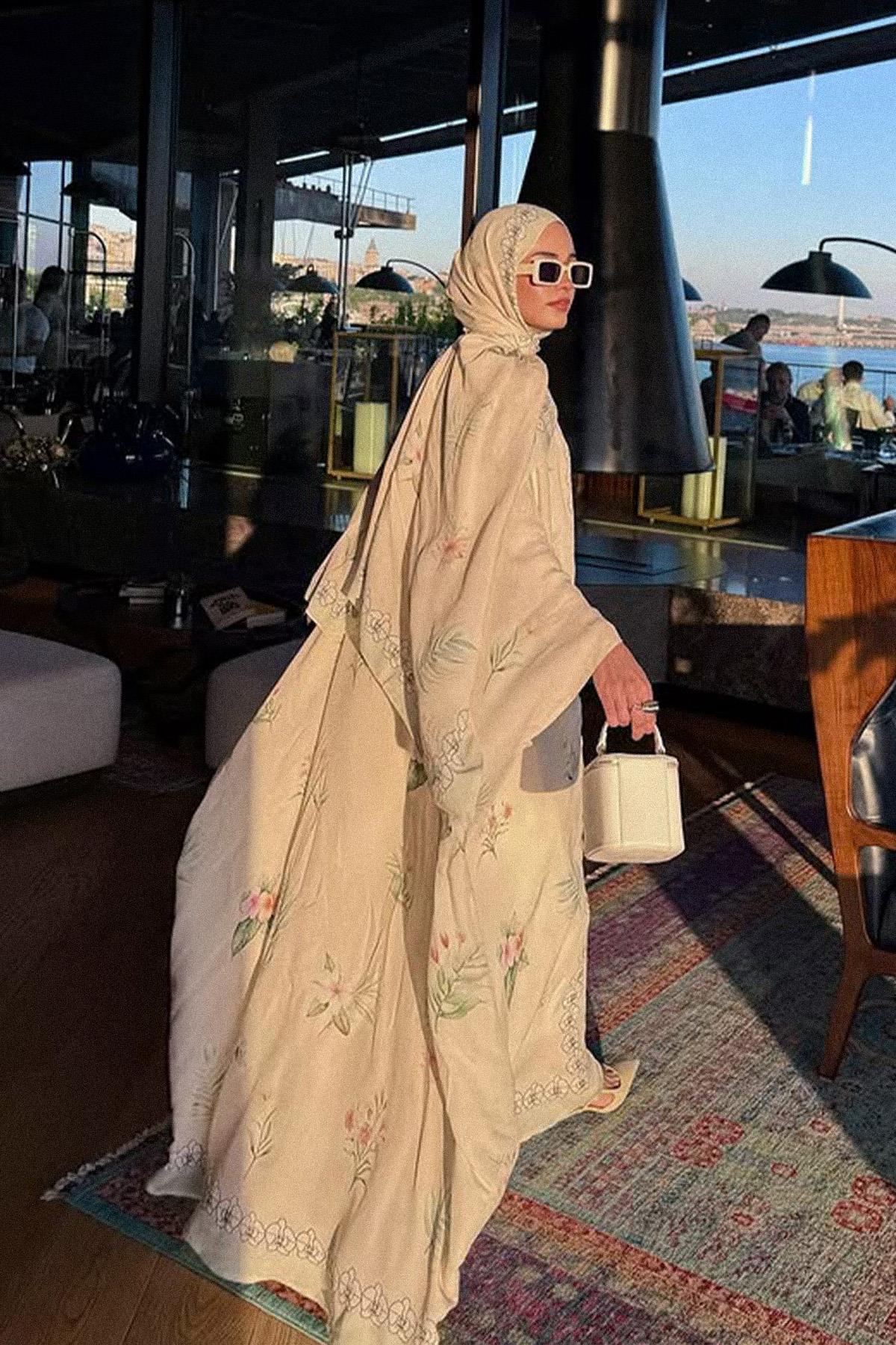 Kübra Koçun Tercihi Rosmina Krem Floş Kaftan