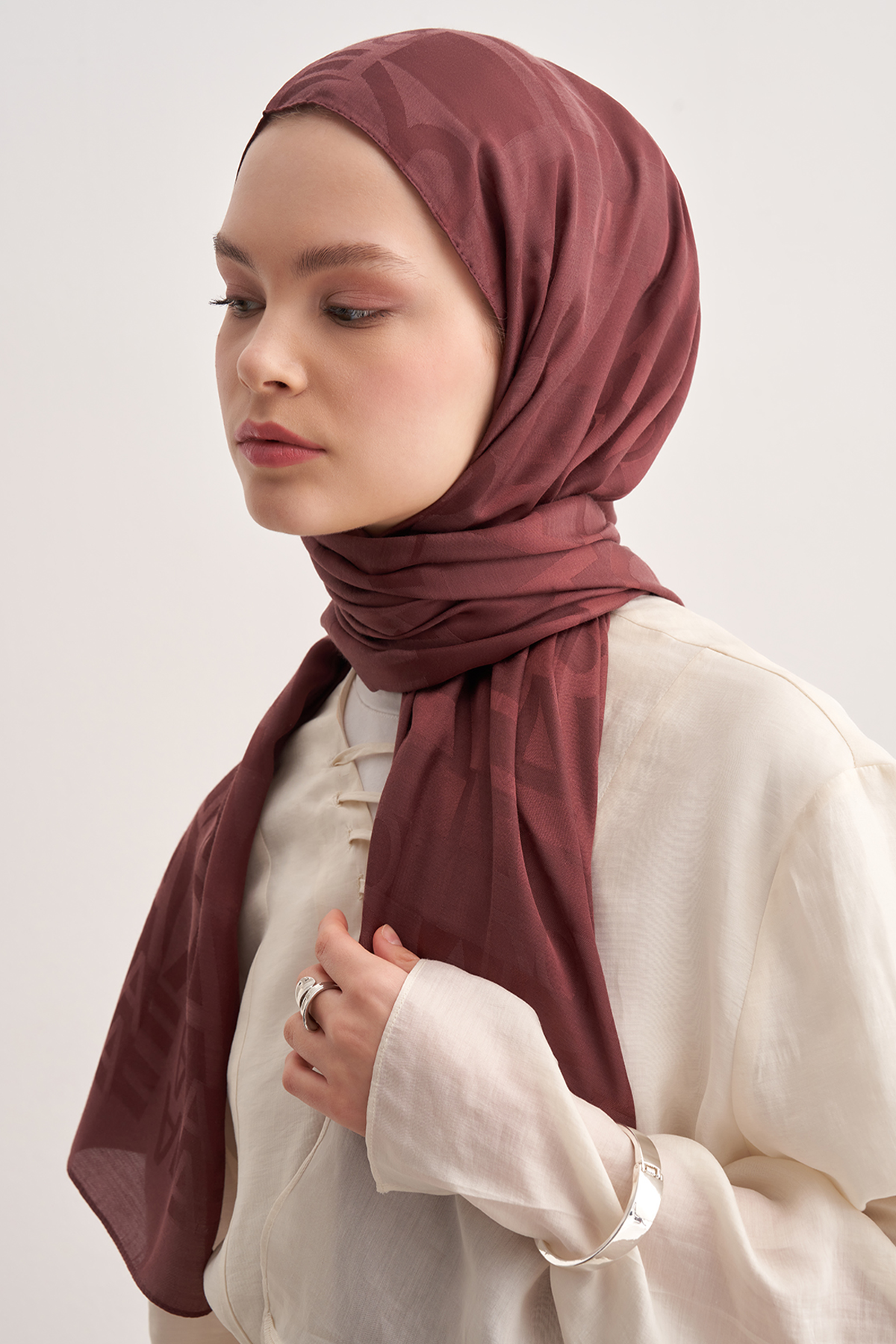 Yazı Desen Jakar İtalyan İpekli Şal Kızıl Kahve