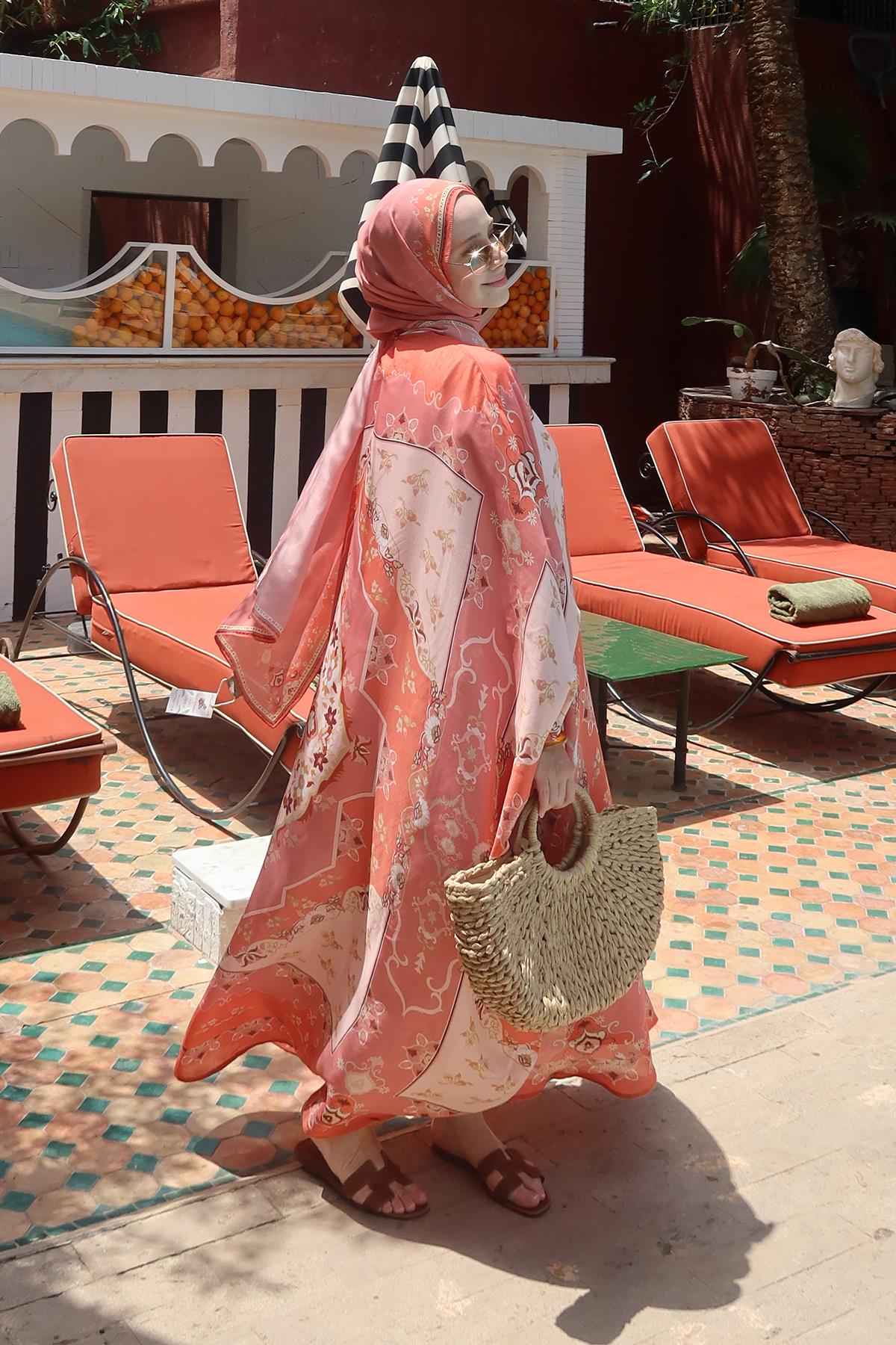 Feyza Hakyemezin Tercihi Maknesa Mercan Floş Kaftan