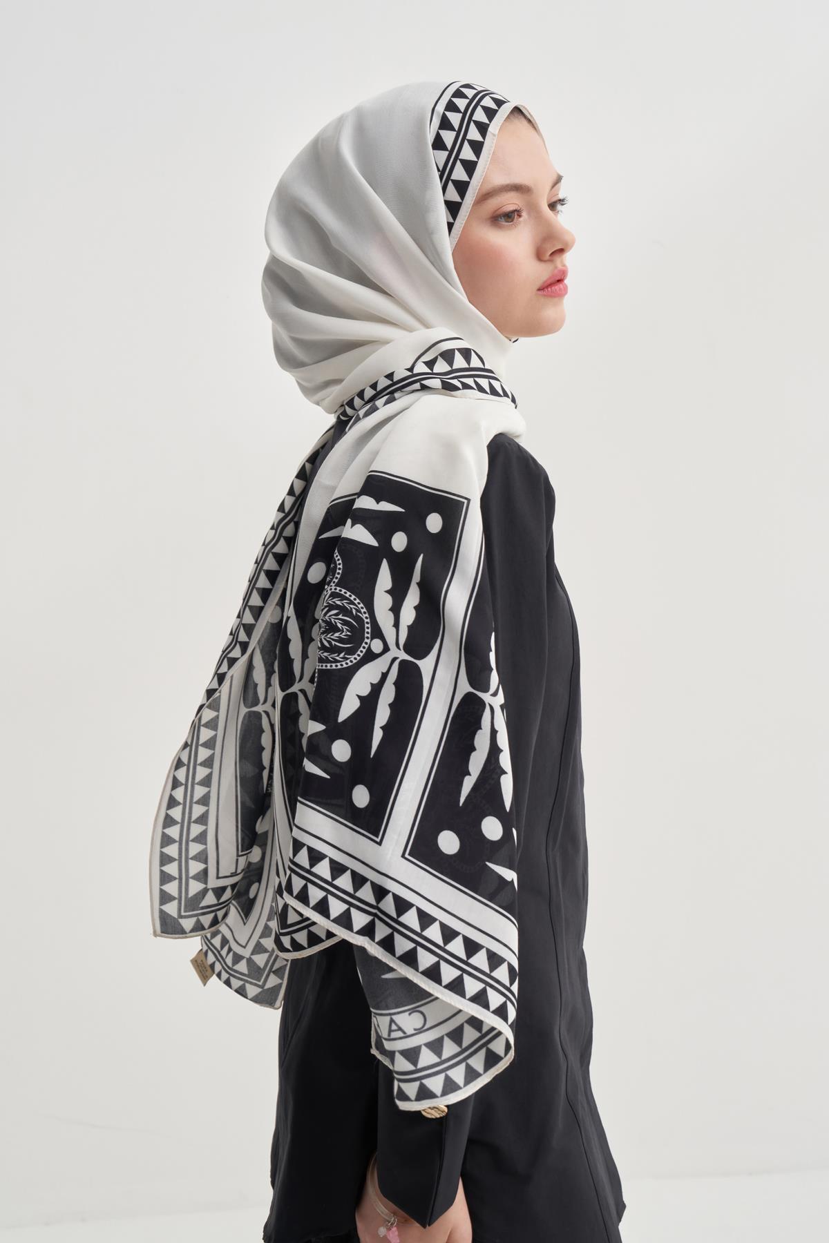 Atlas Ekru Monogram Floş Şal