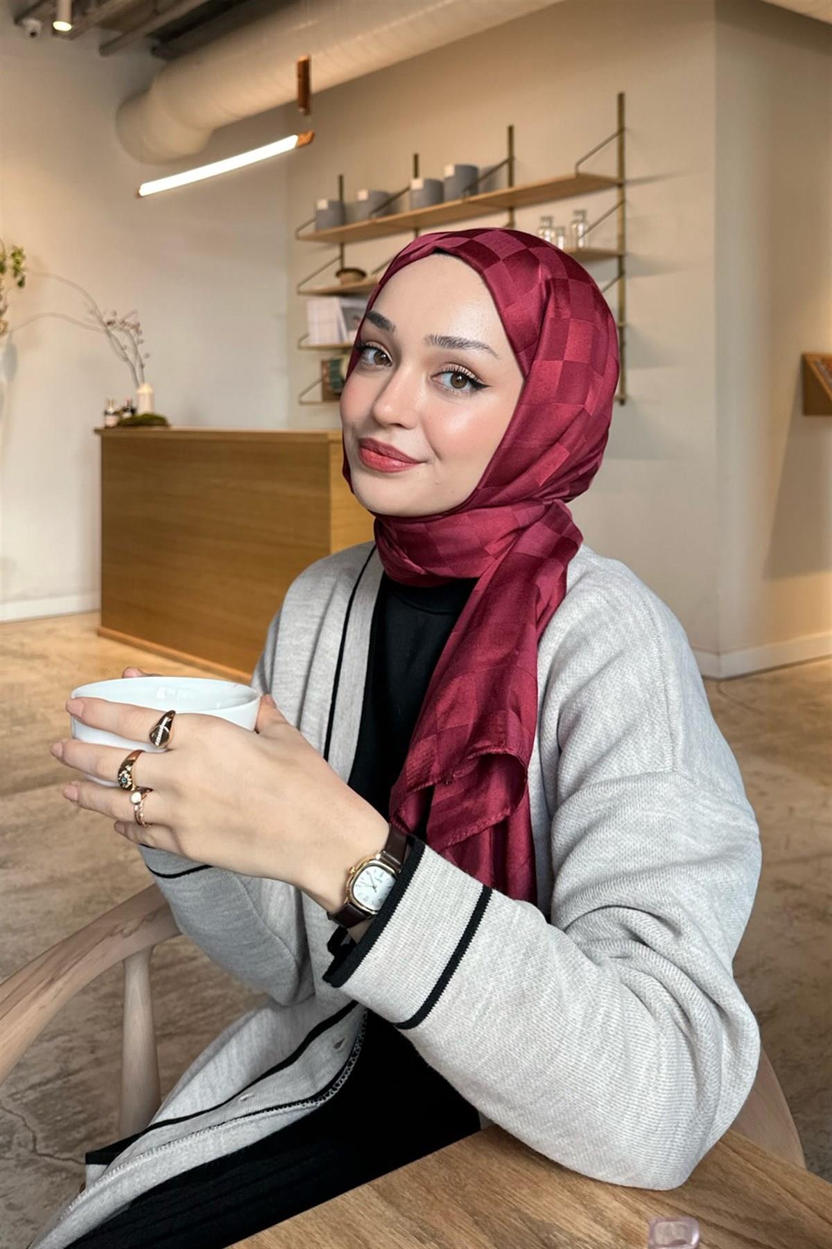 Bilgenin Tercihi Dama Jakar İtalyan İpekli Şal Bordo