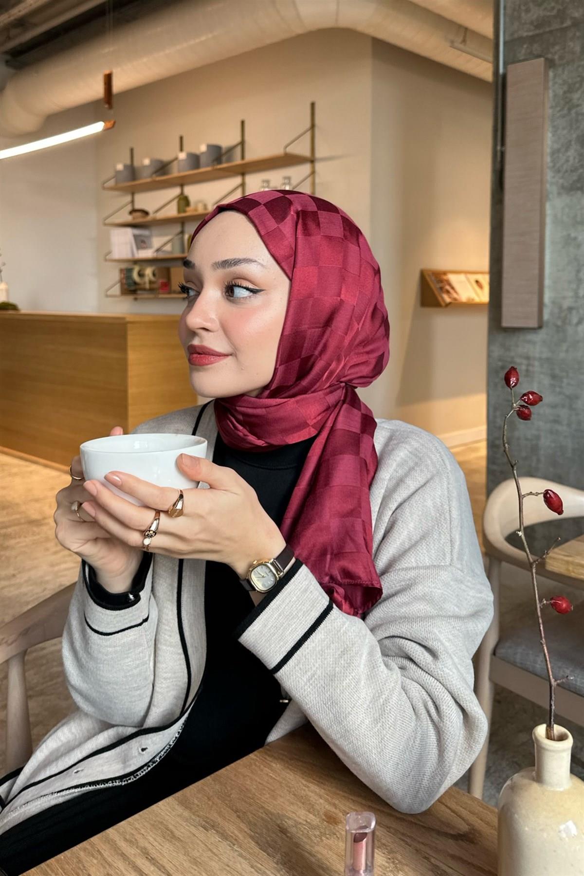 Bilgenin Tercihi Dama Jakar İtalyan İpekli Şal Bordo