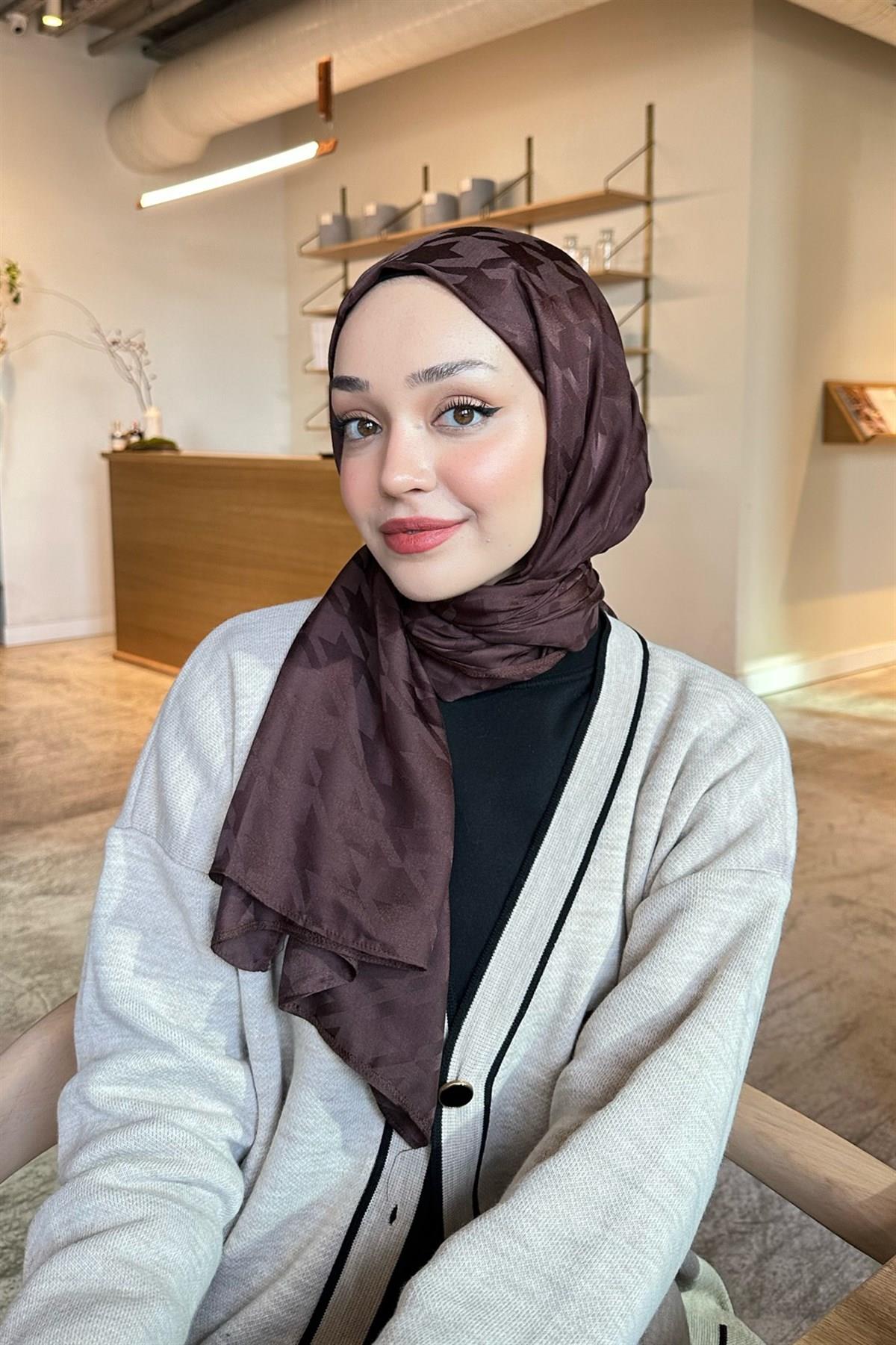 Bilgenin Tercihi Kazayağı Jakar İtalyan İpekli Şal Acı Kahve