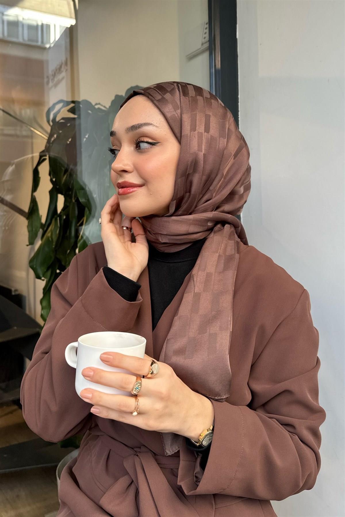 Bilgenin Tercihi Küpçizgi Jakar İtalyan İpekli Şal Soft Kahve