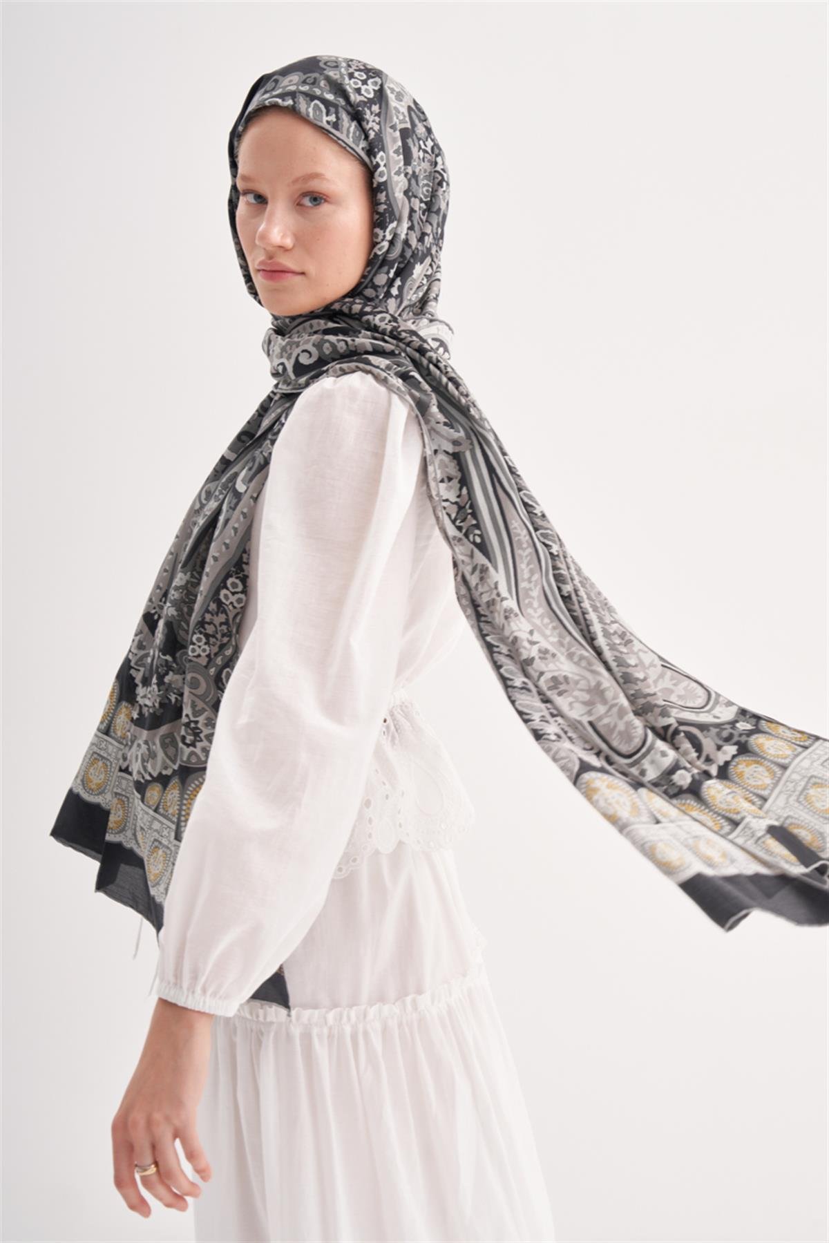 Bohemian Siyah Comfy İpek Şal