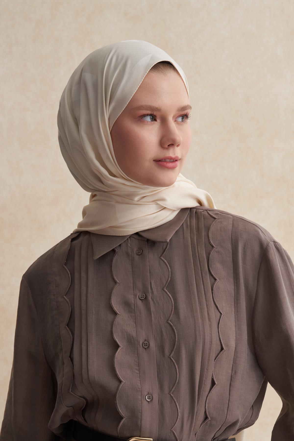 C Desen Monogram Pamuk İpek Şal İnci